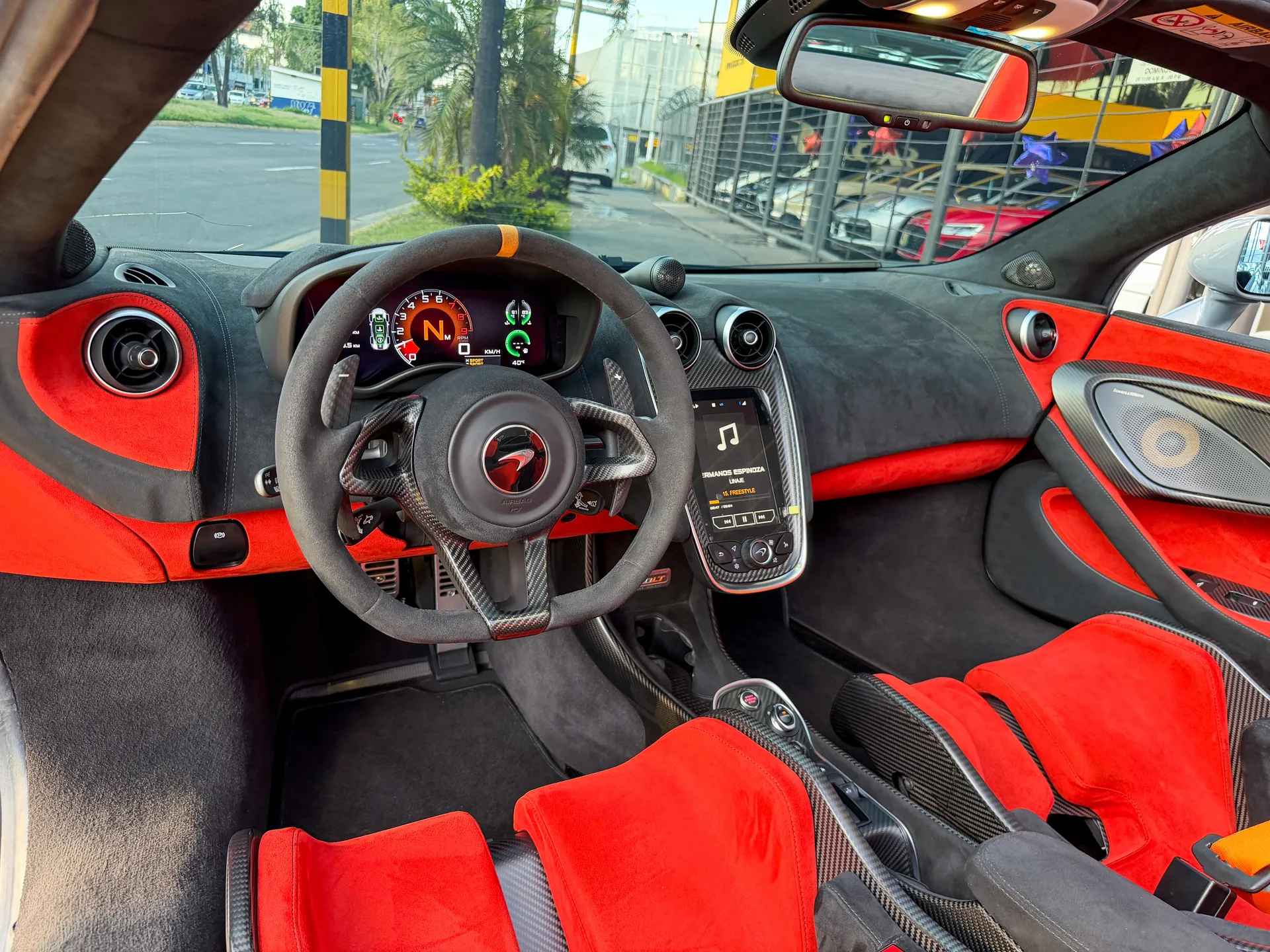 Car image 17