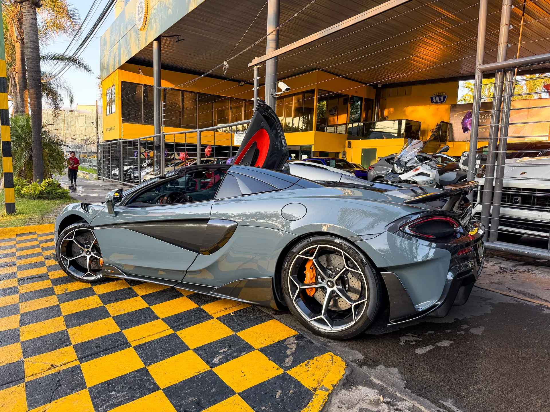 Car image 10
