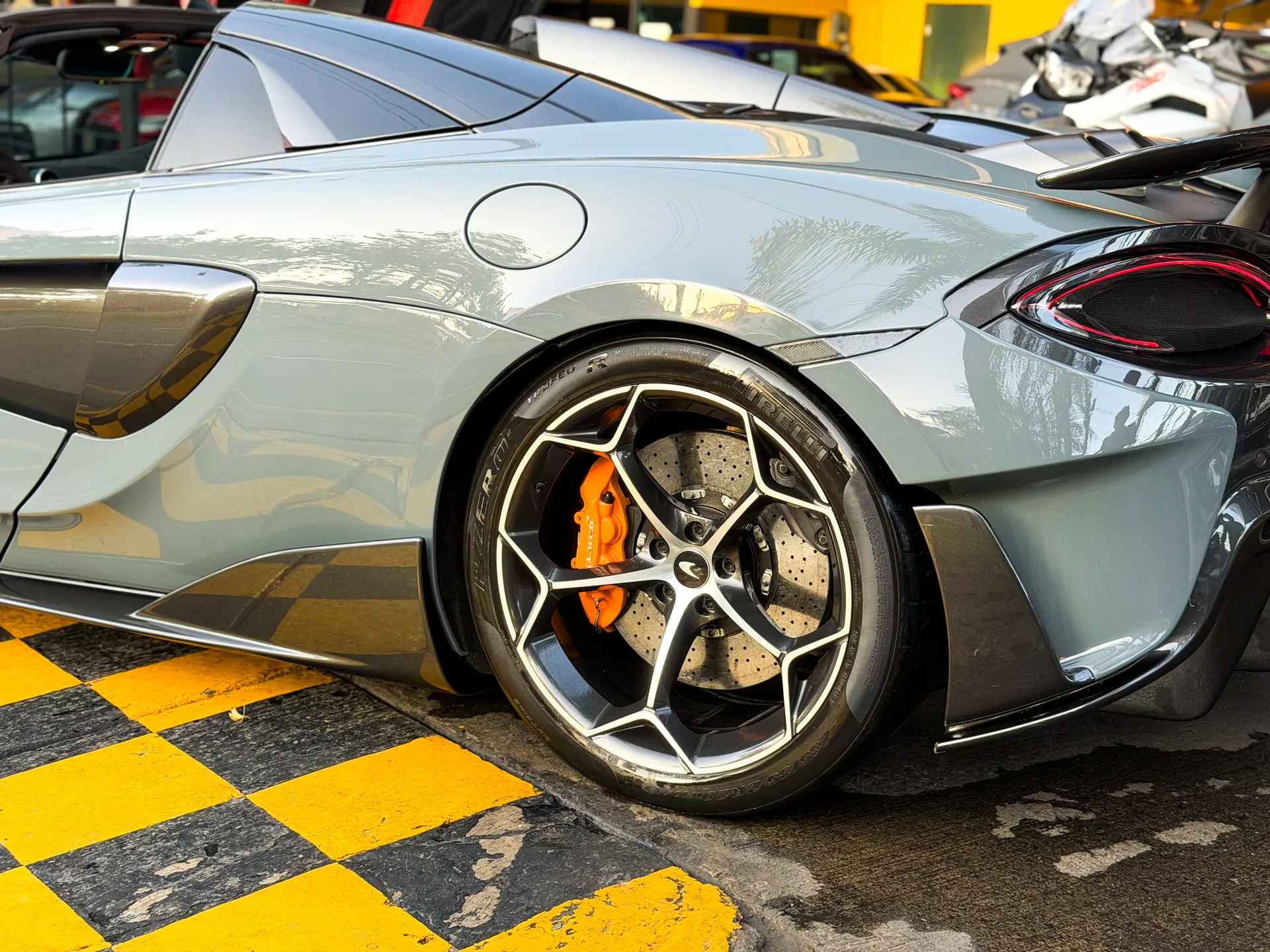 Car image 11
