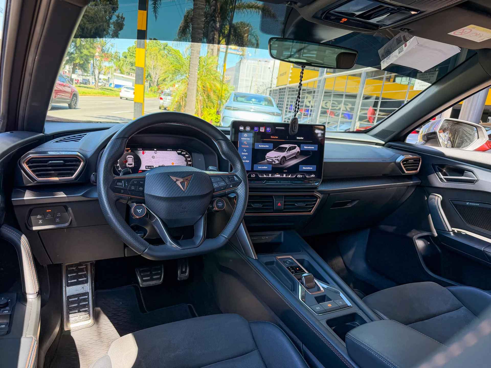 Car image 11