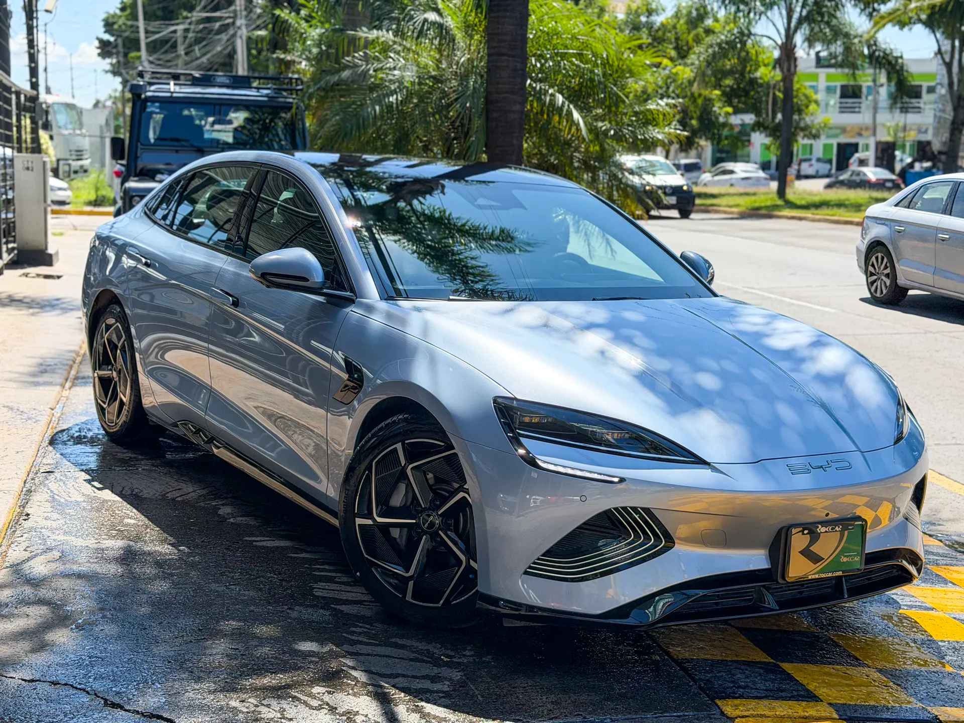 Car image 4
