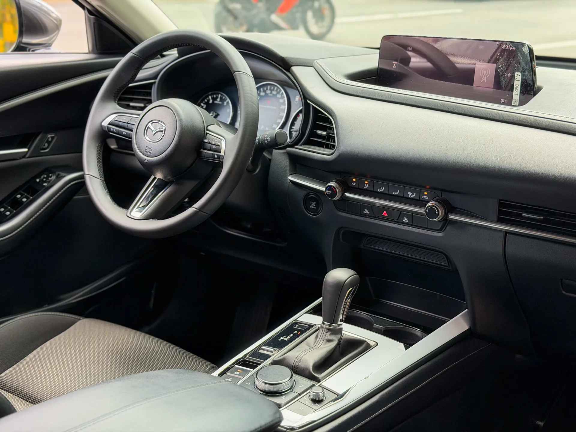 Car image 14
