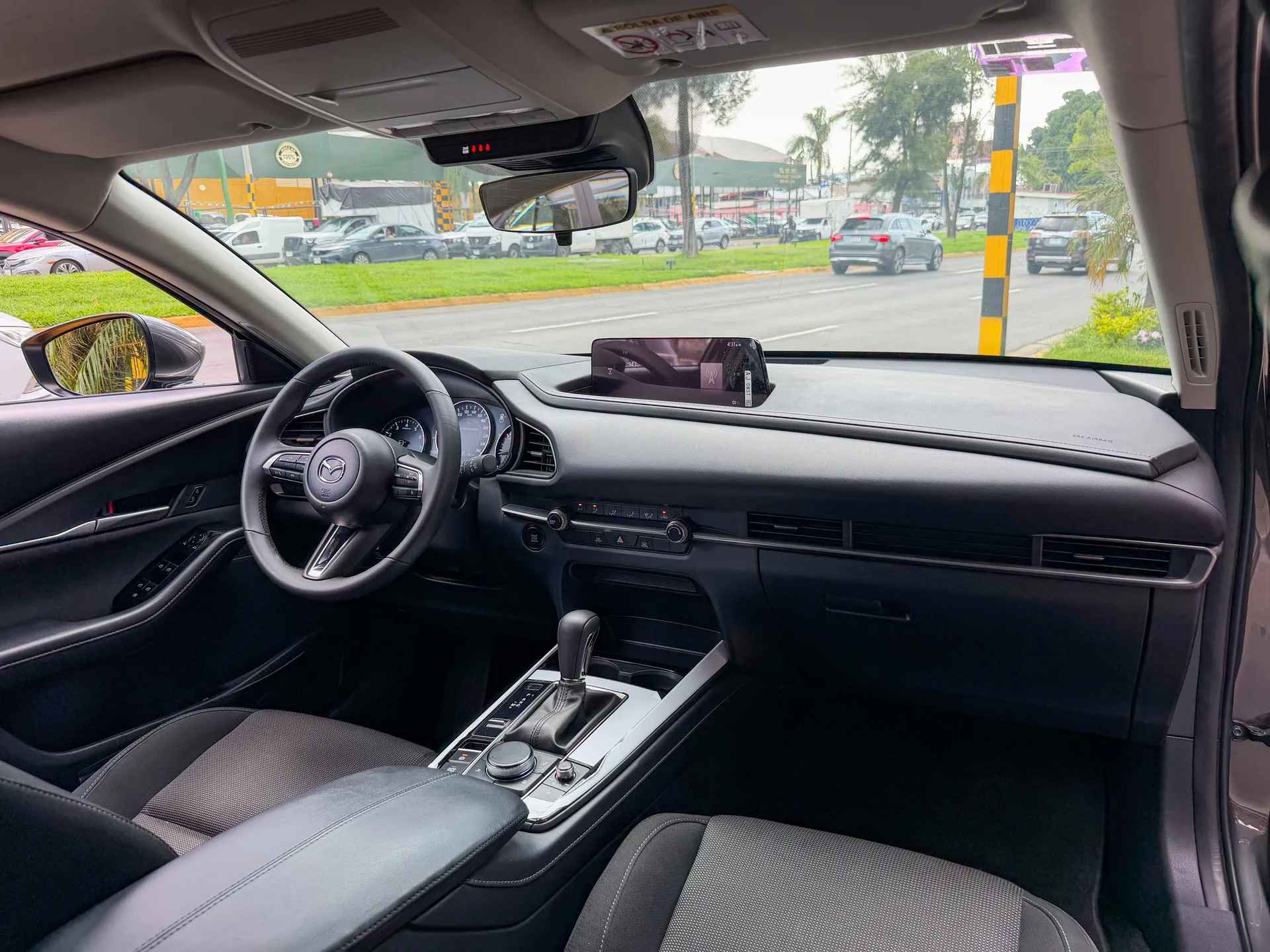 Car image 13