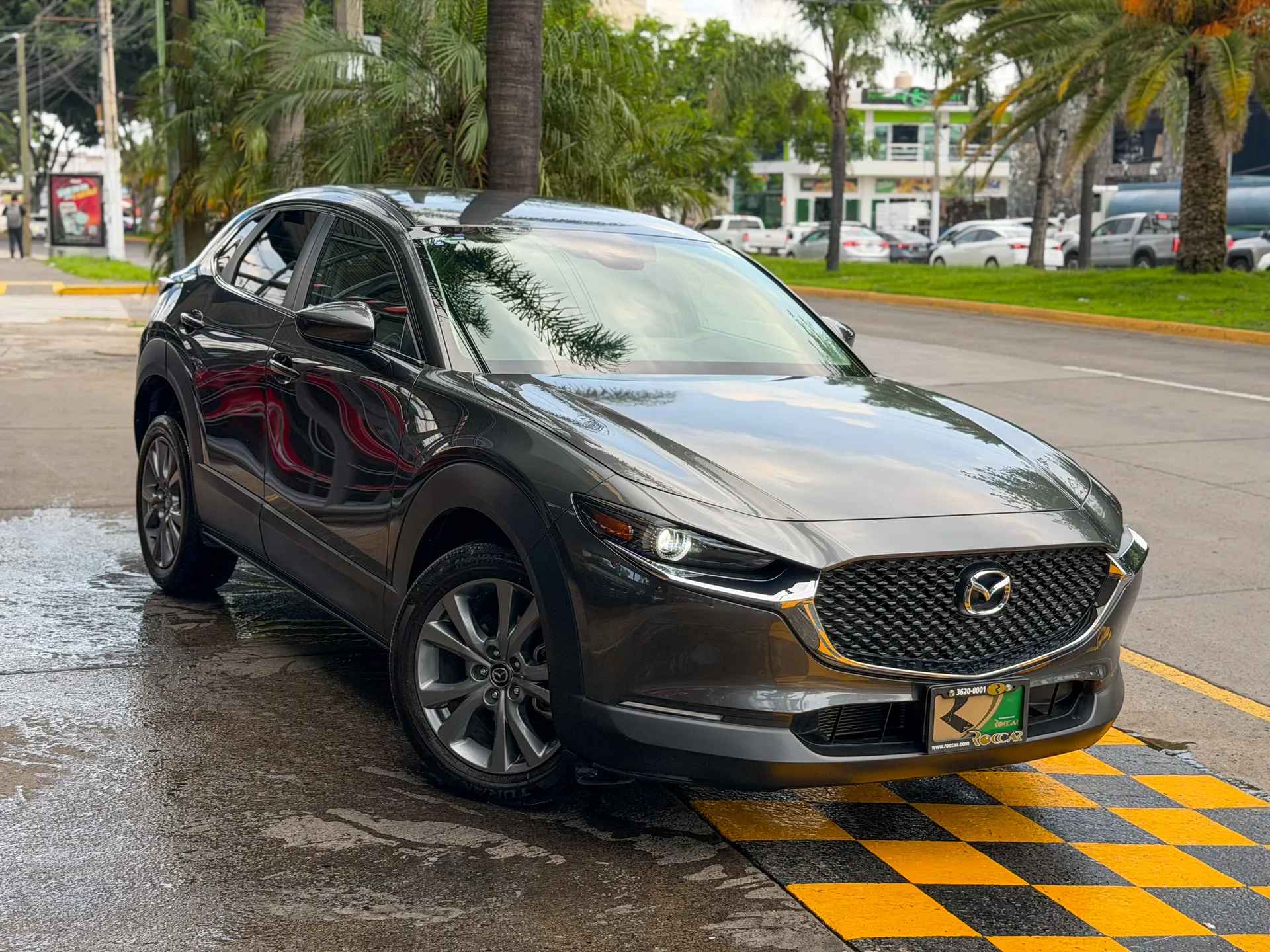 Car image 4