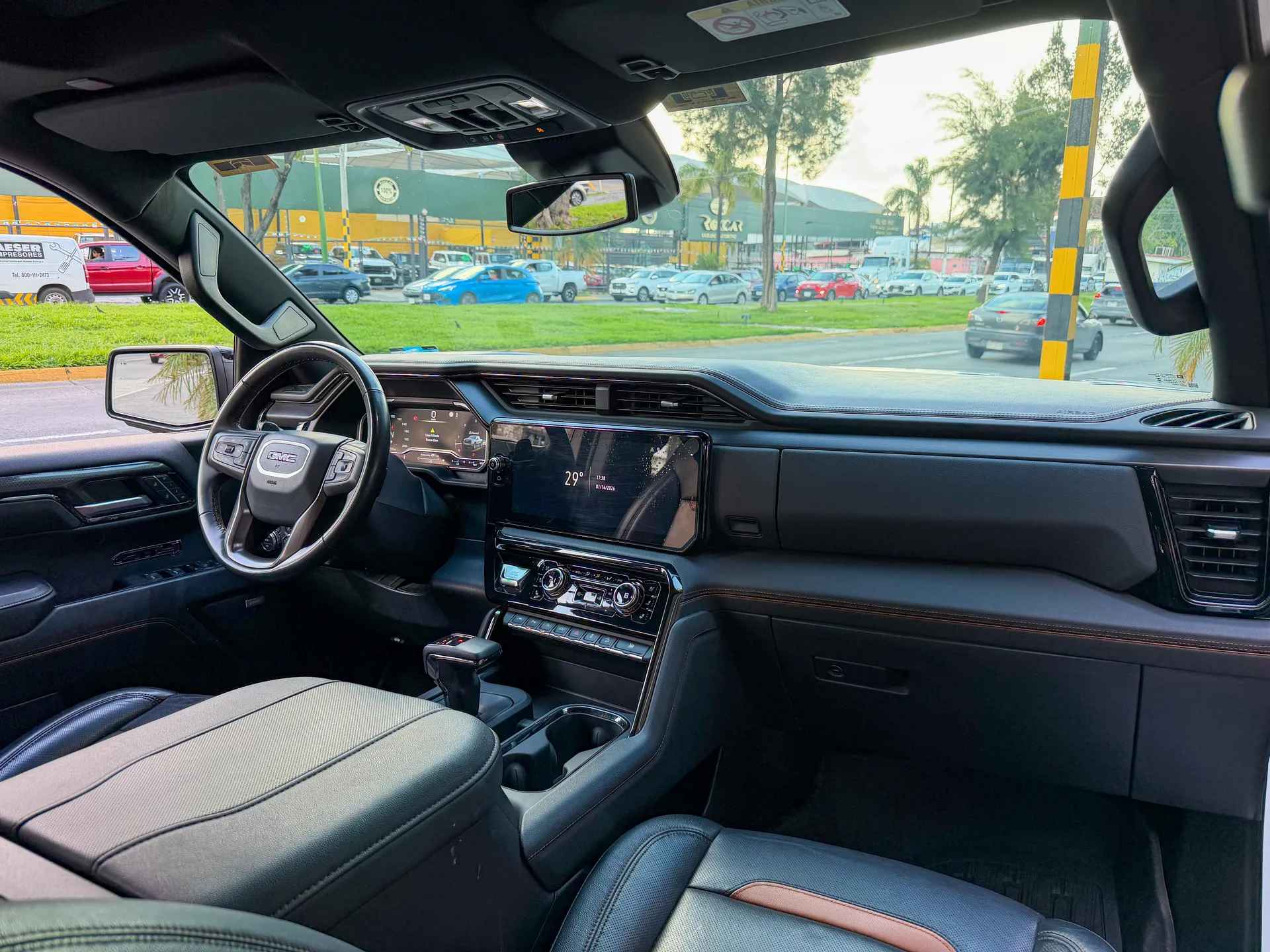 Car image 15