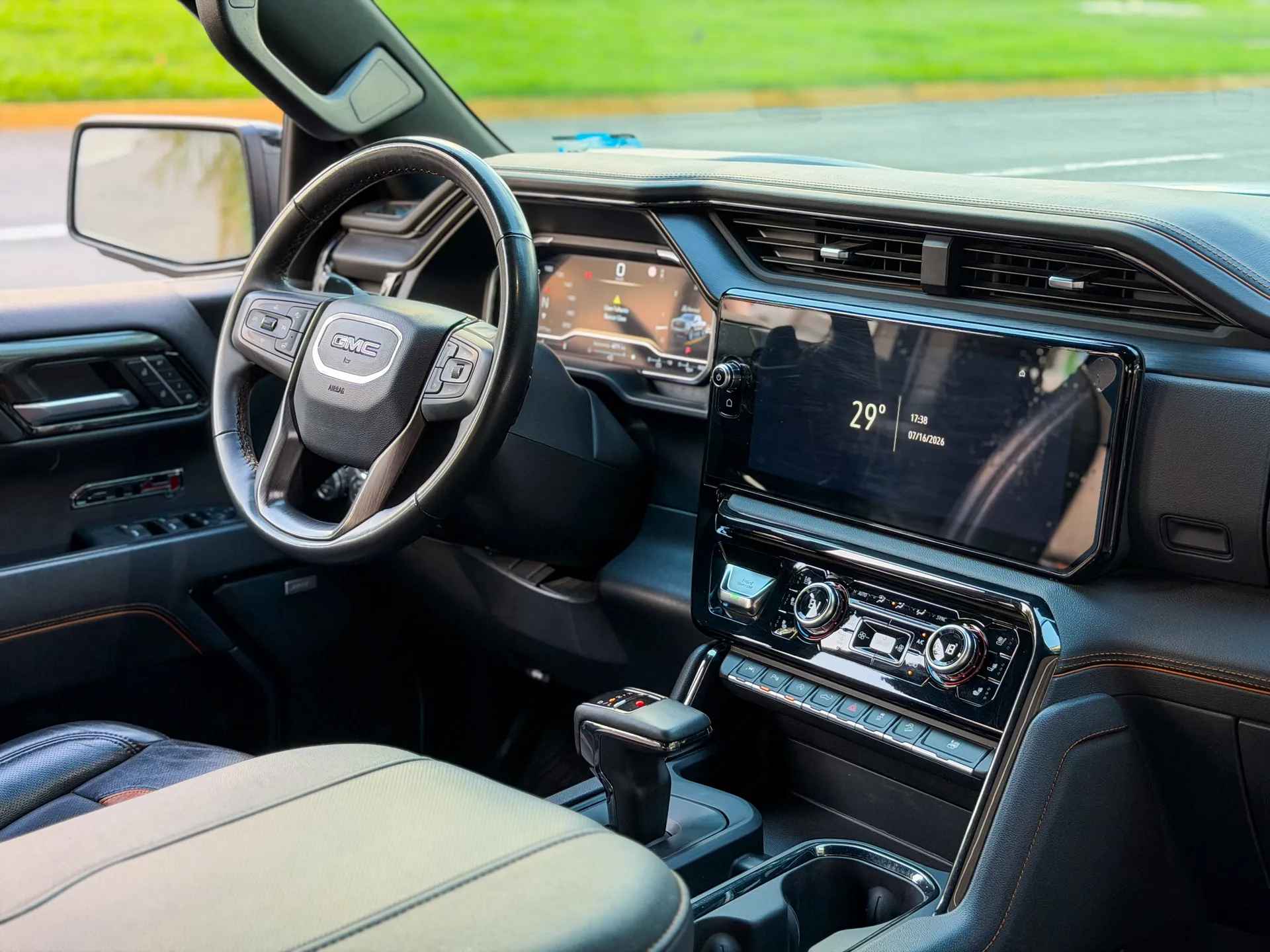 Car image 16