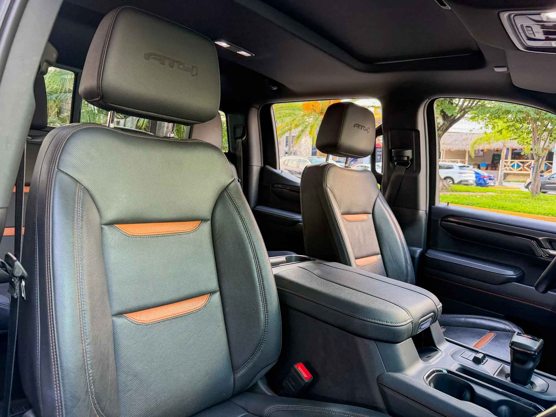 Car image 17