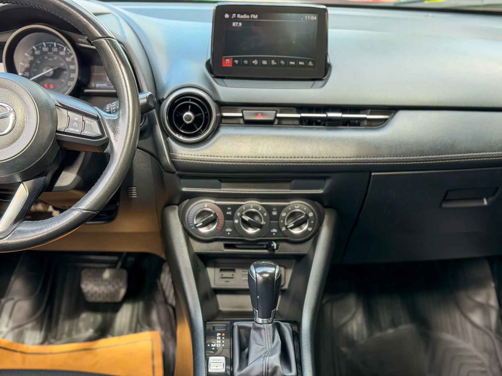 Car image 11