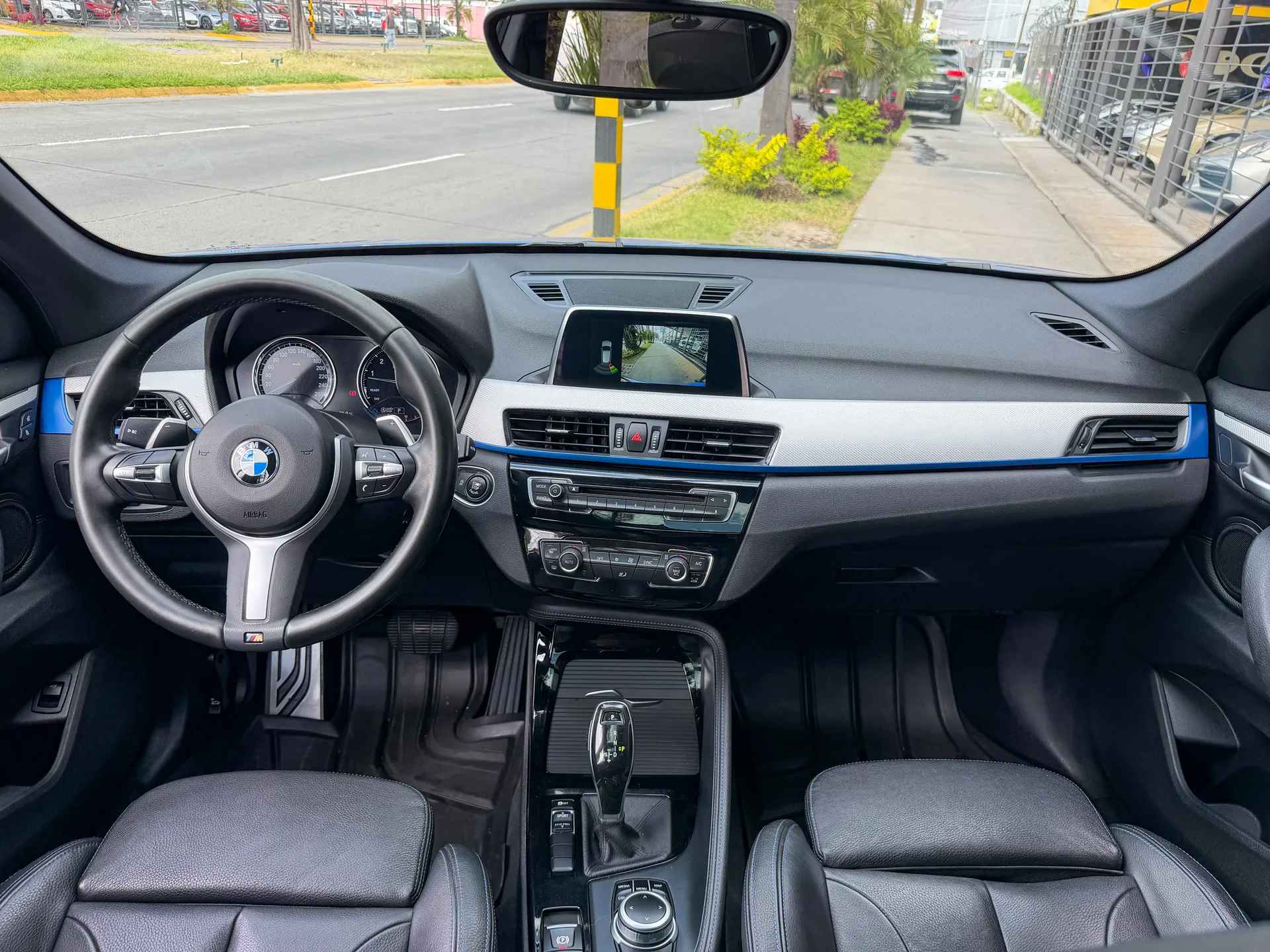 Car image 11