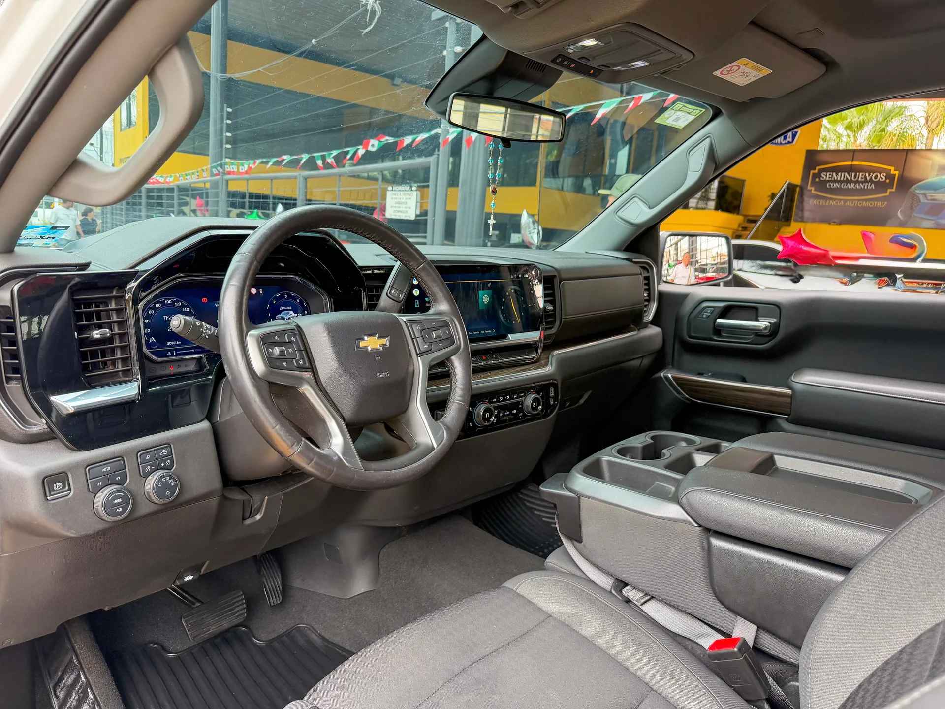 Car image 9