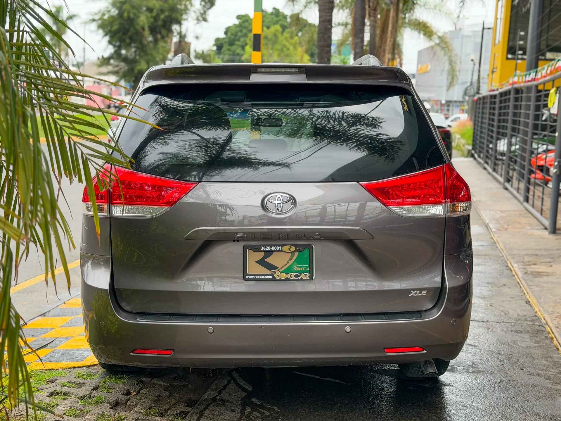 Car image 8