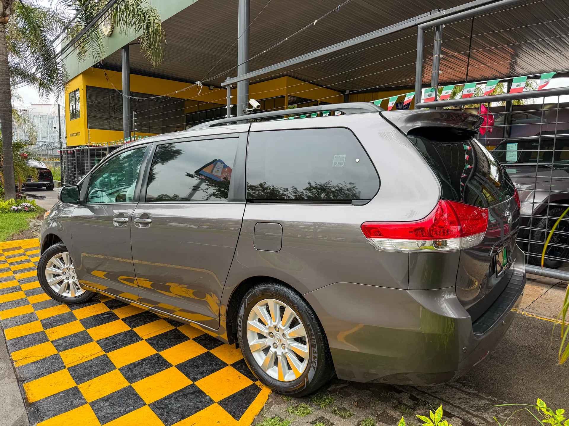 Car image 6