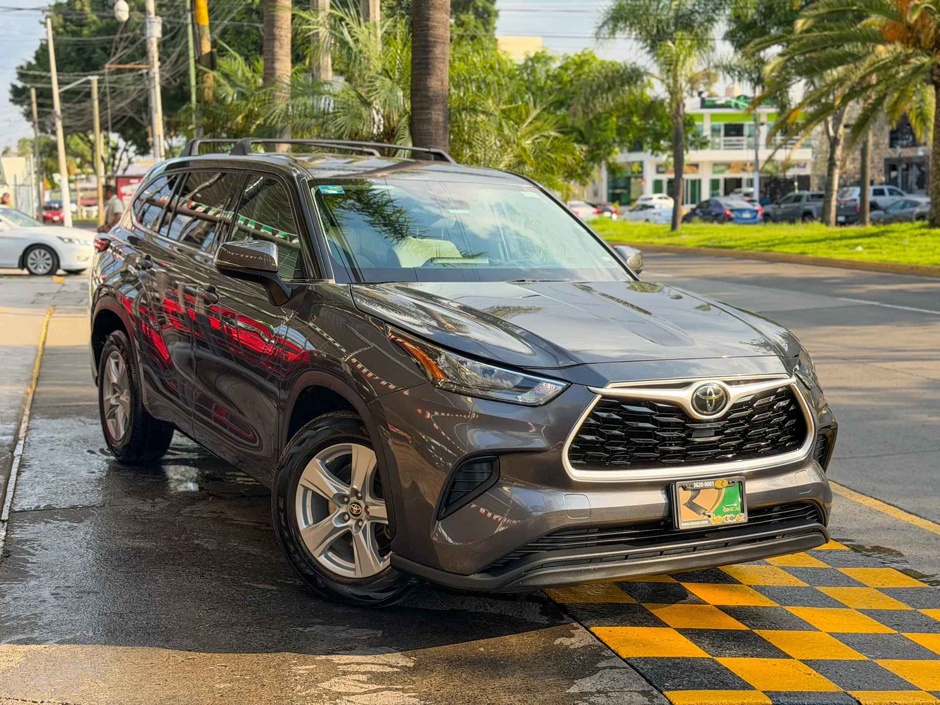 Car image 4