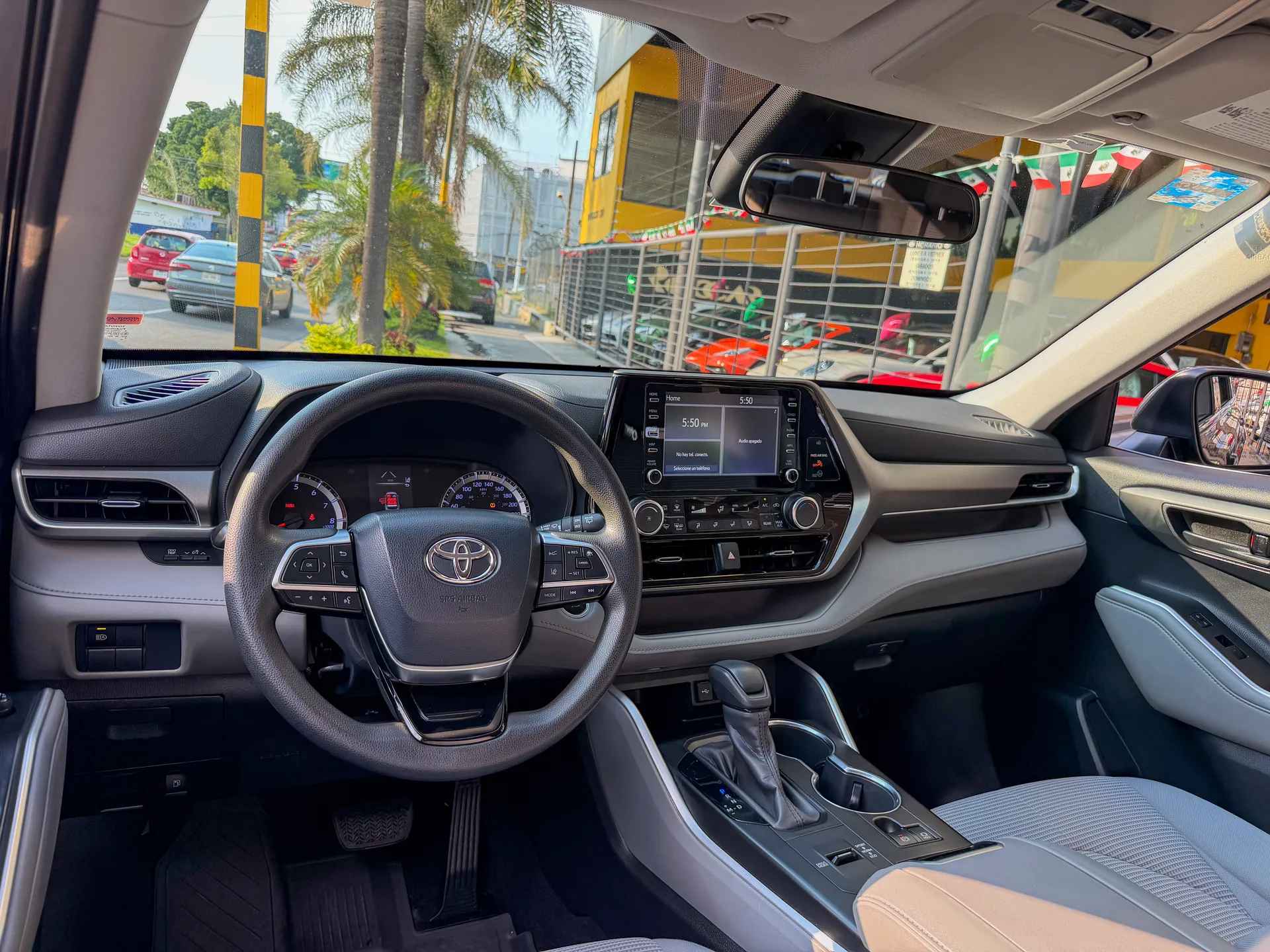 Car image 9