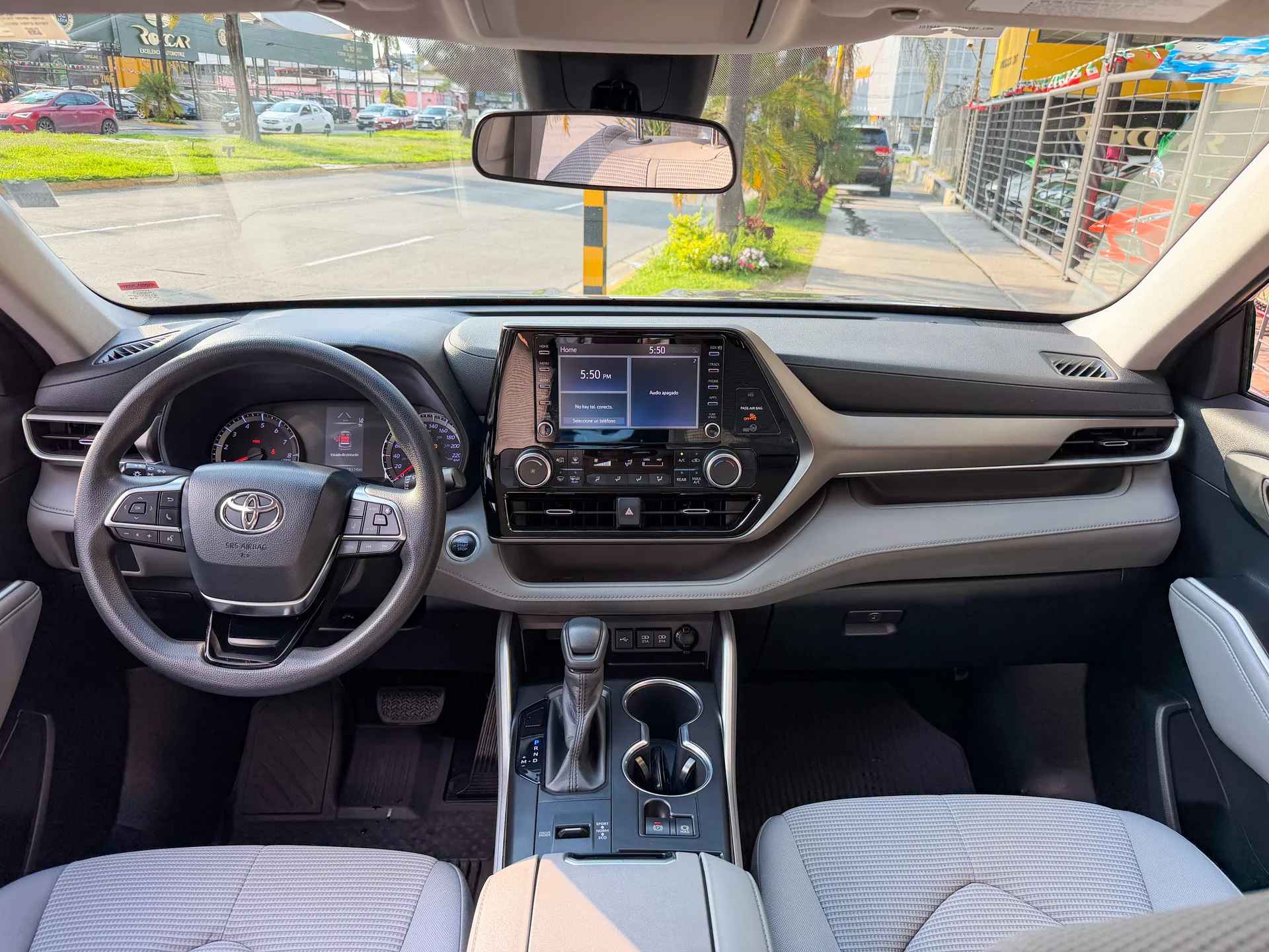 Car image 11