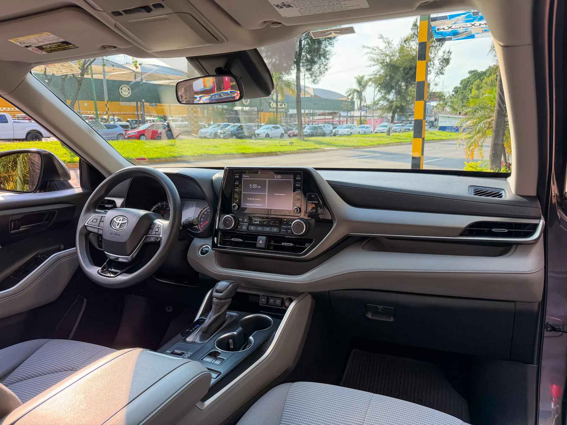 Car image 15
