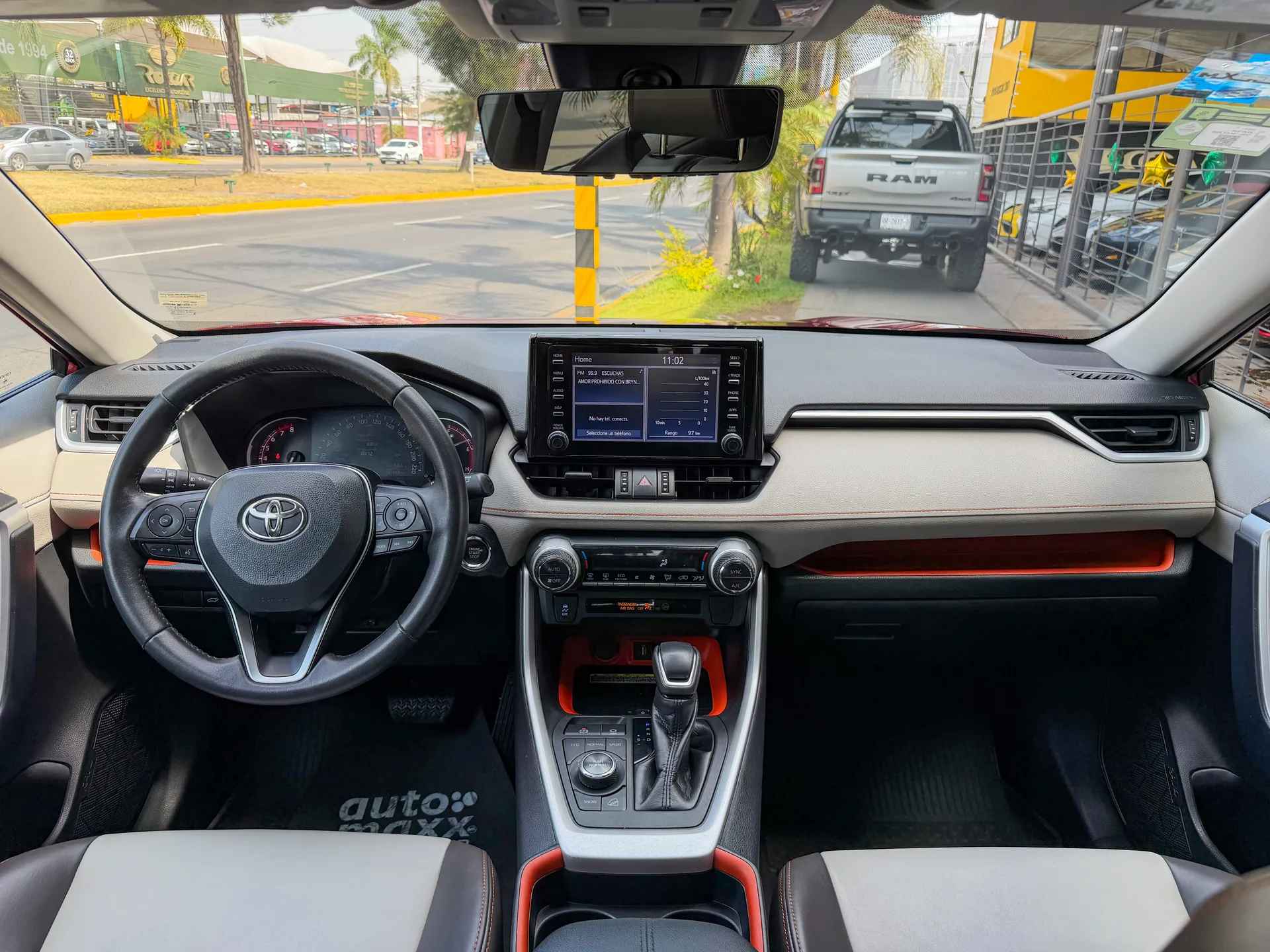 Car image 11