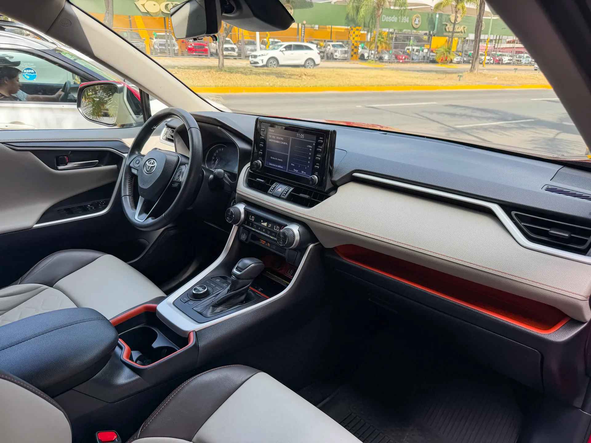 Car image 16