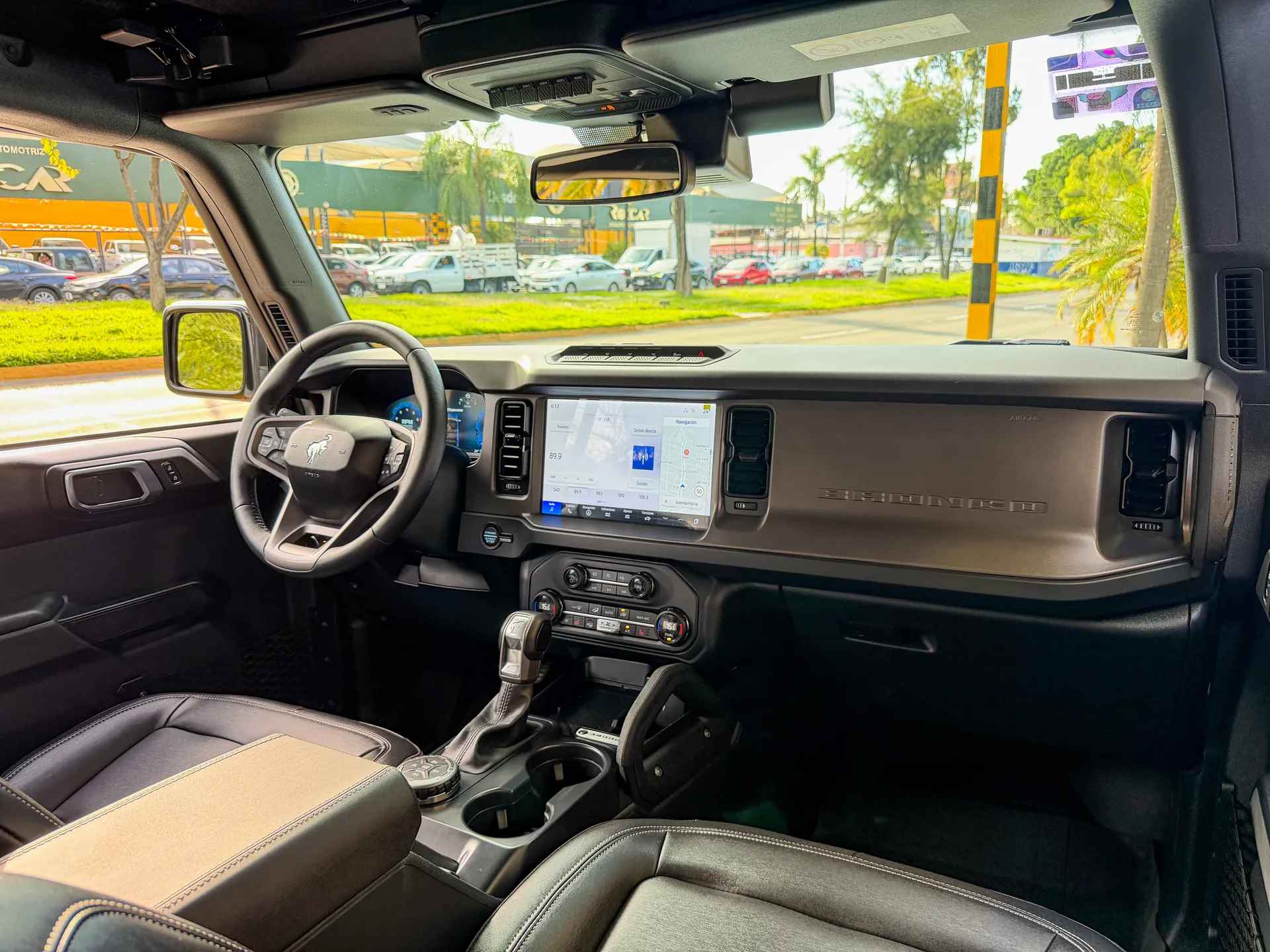 Car image 15