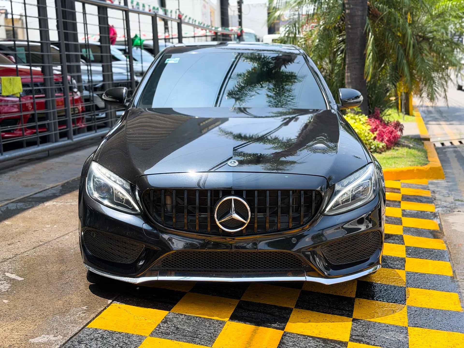 Car image 3