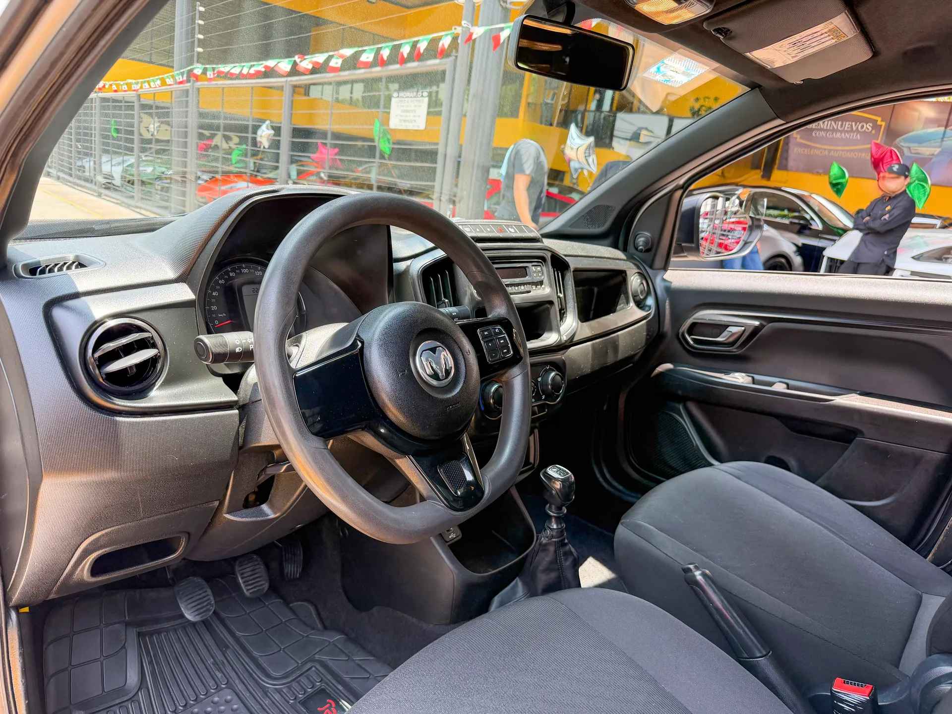 Car image 9