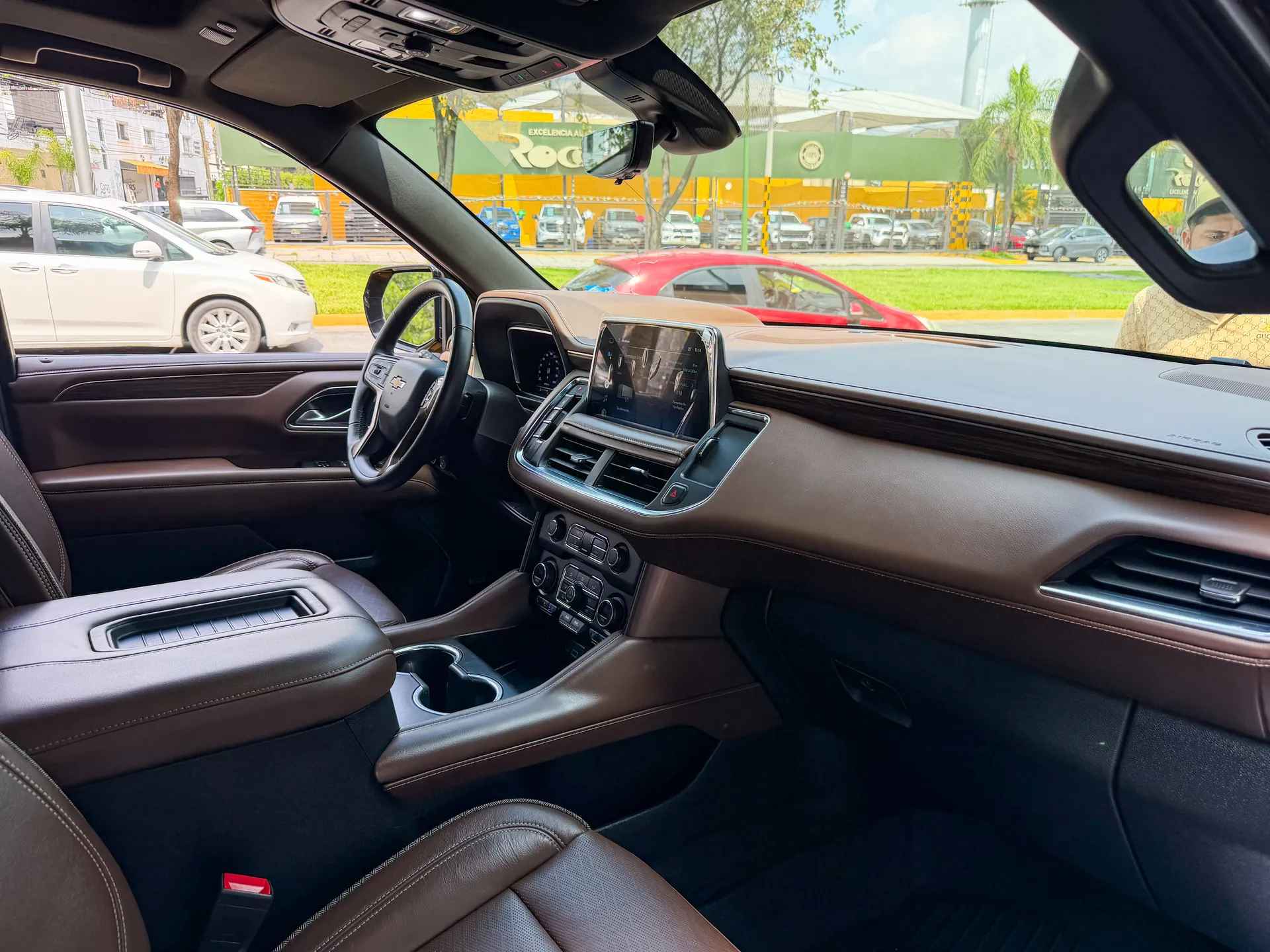 Car image 14