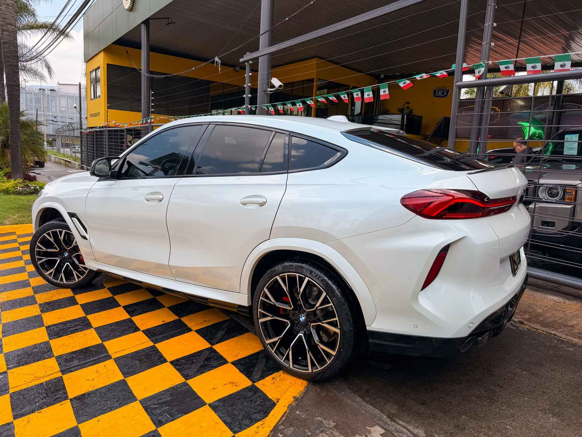 Car image 7