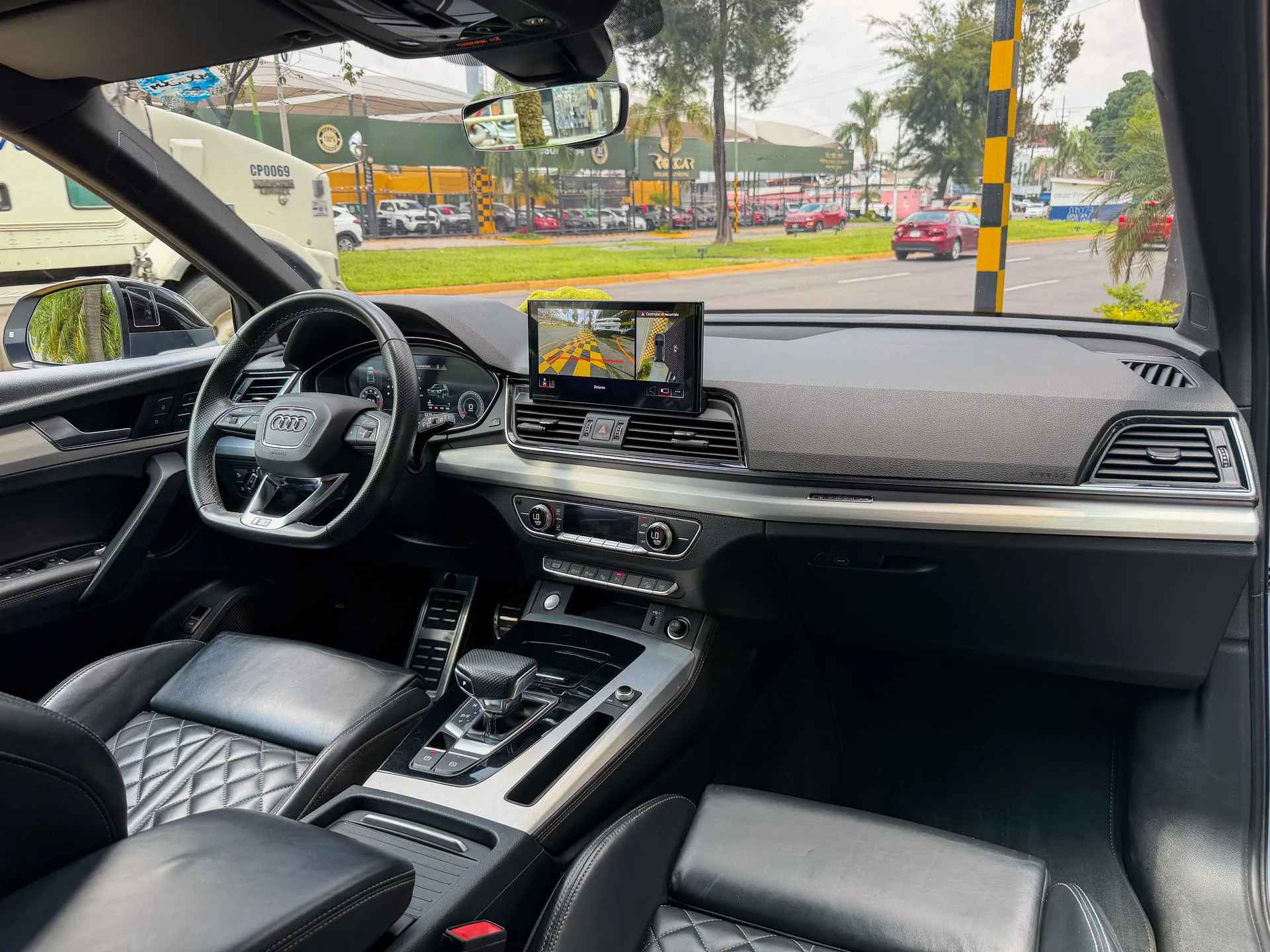 Car image 15