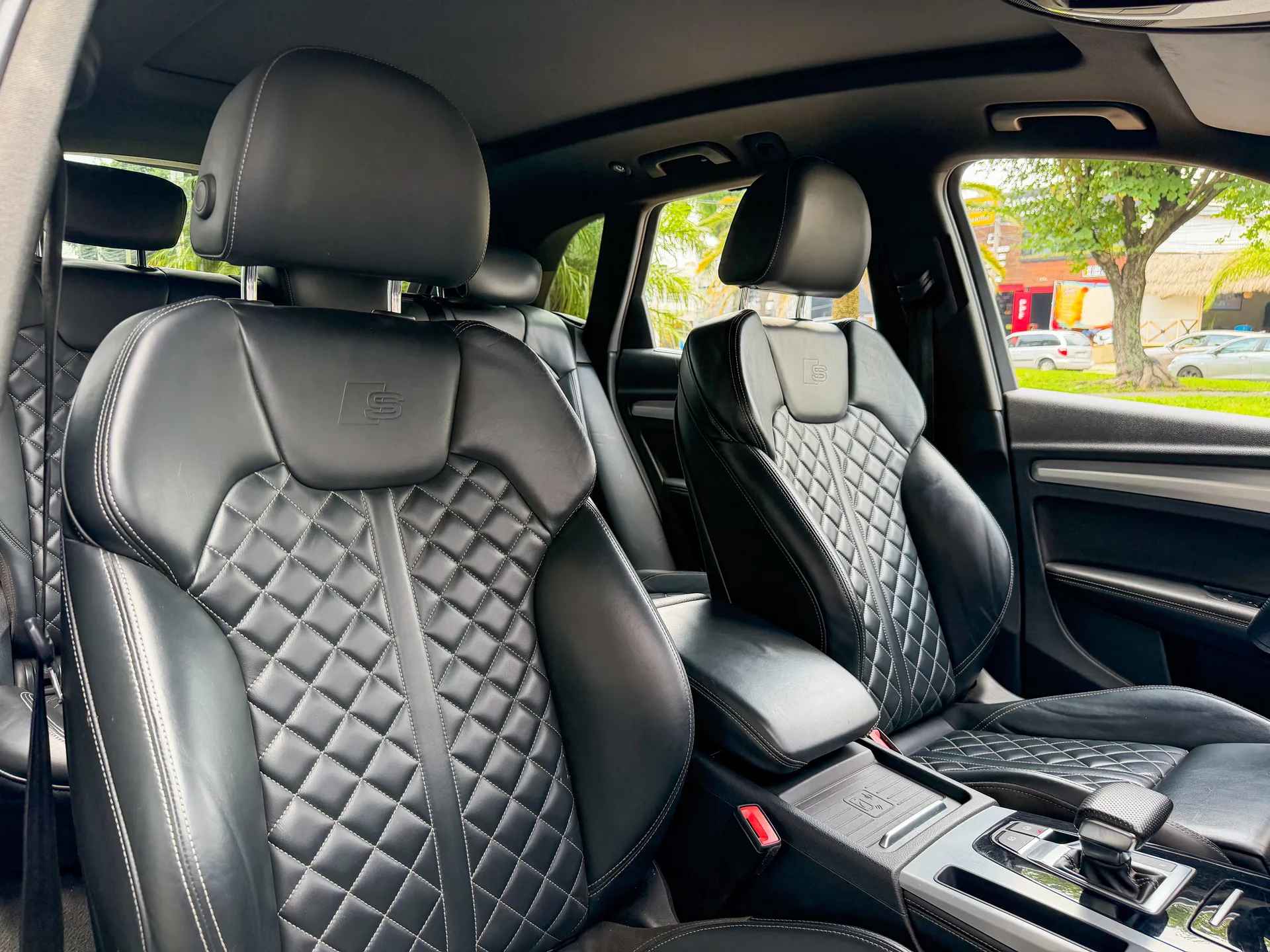 Car image 17
