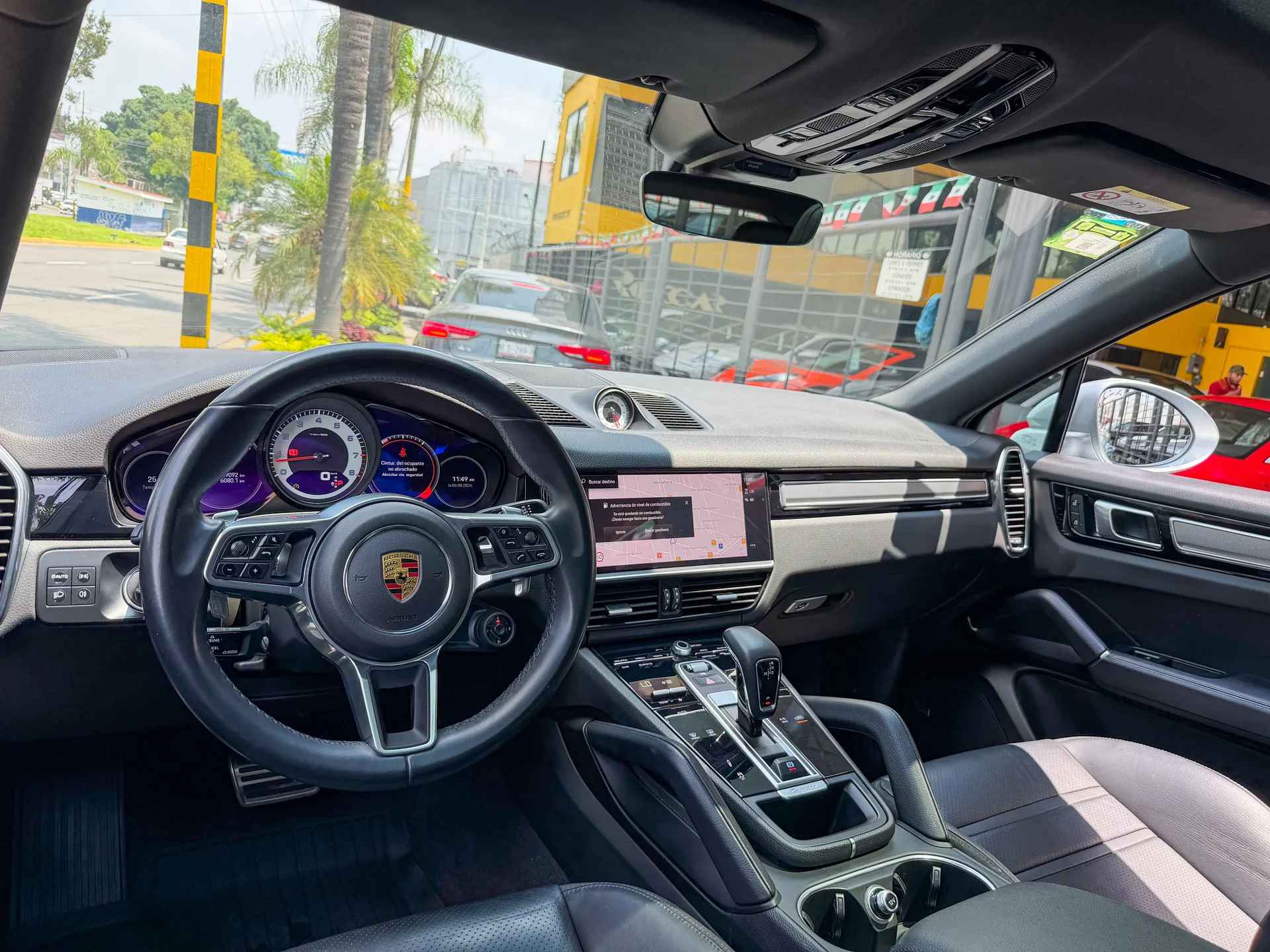 Car image 9