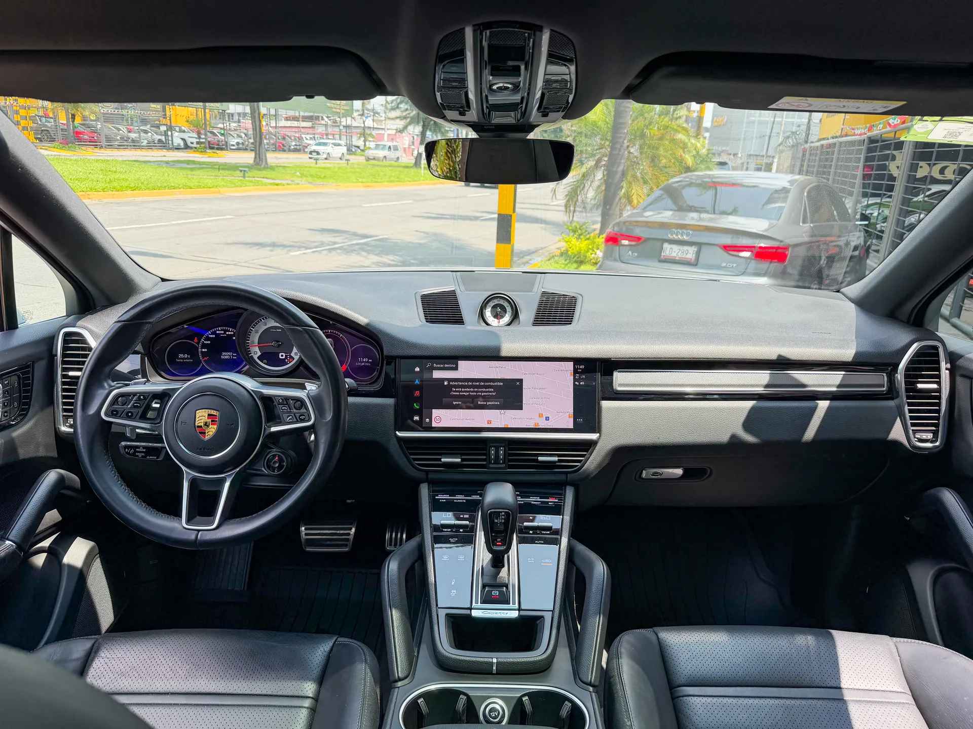 Car image 10