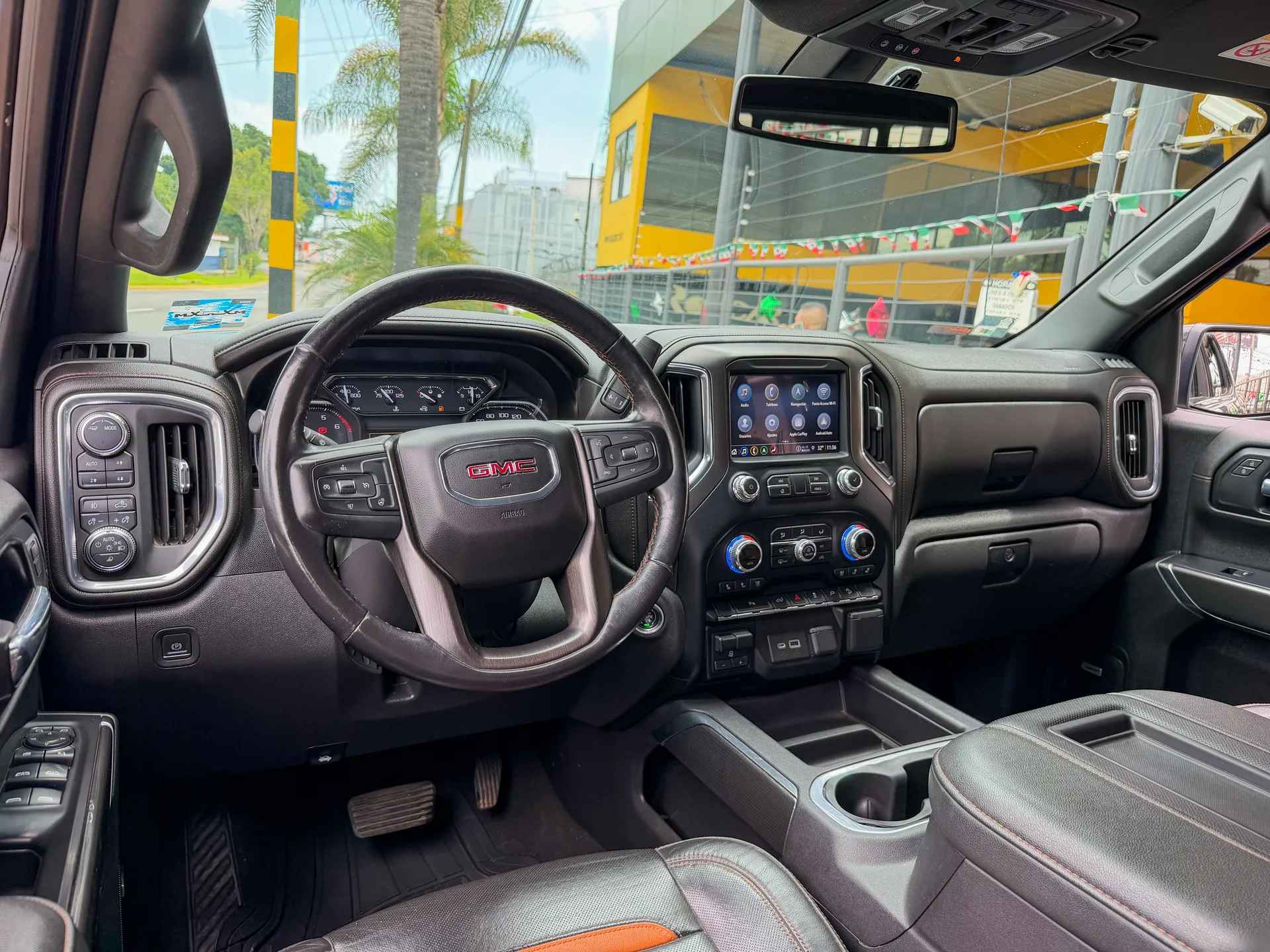 Car image 9