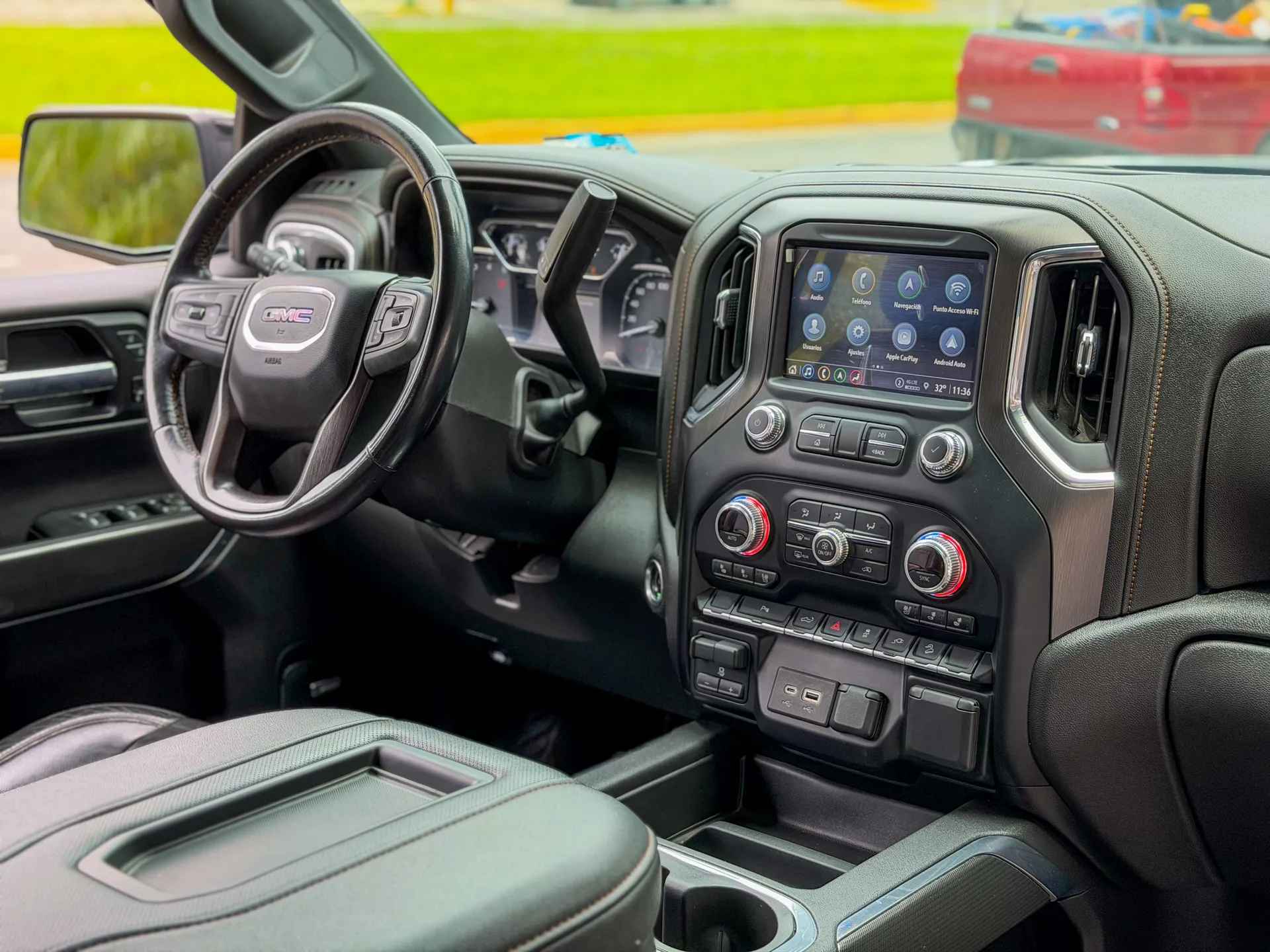 Car image 16