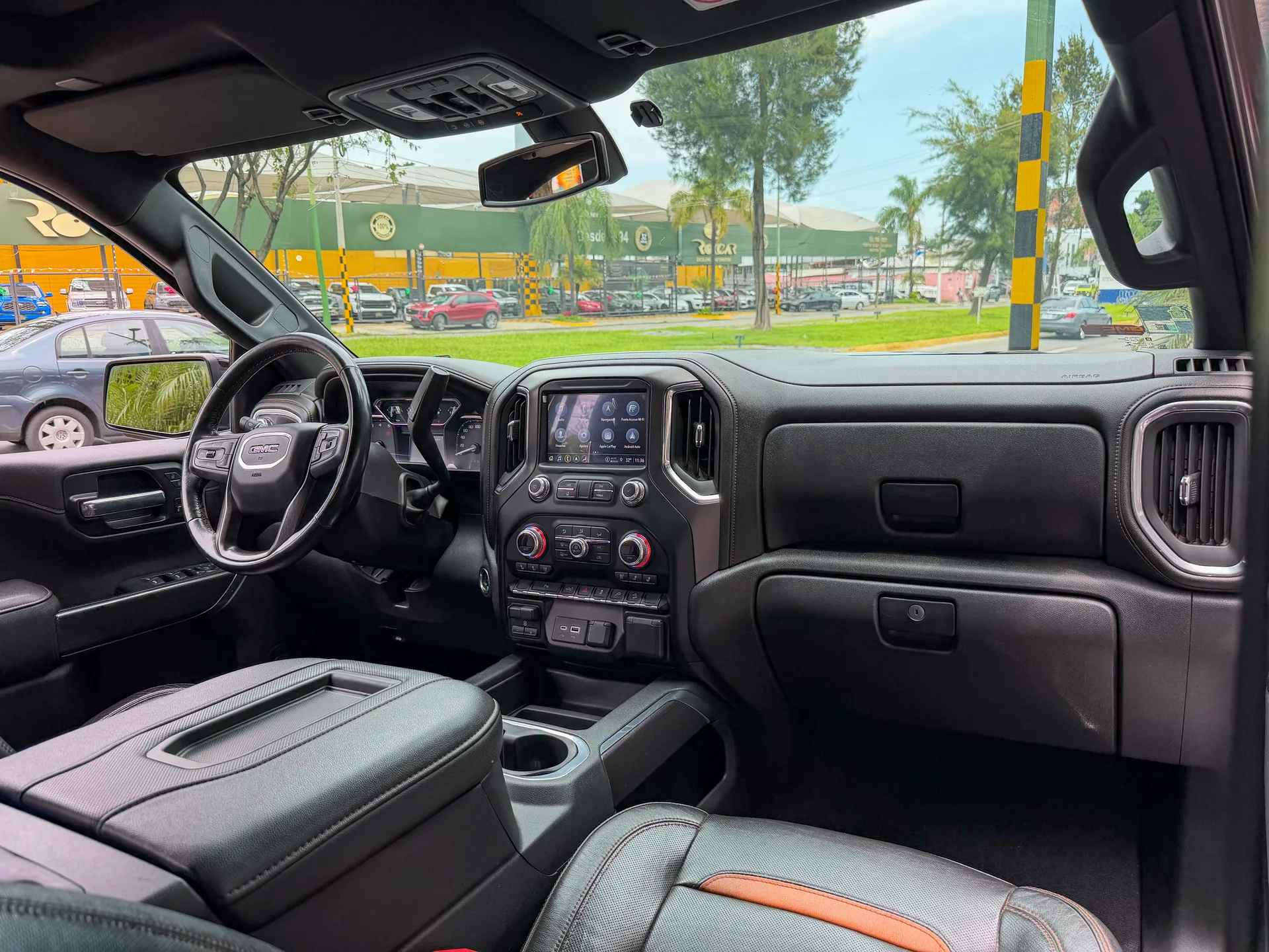 Car image 14