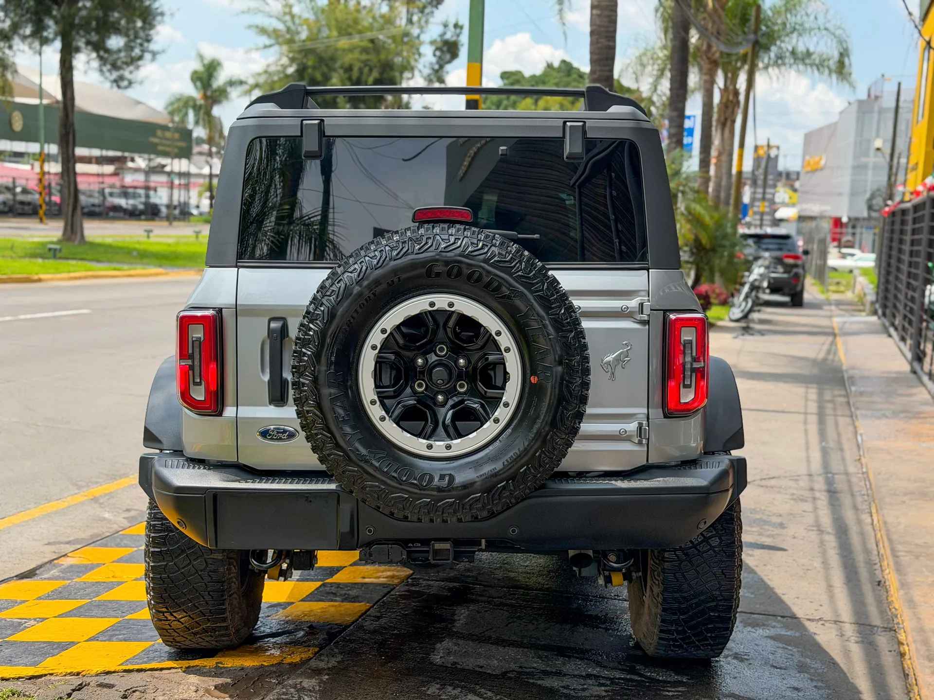 Car image 8