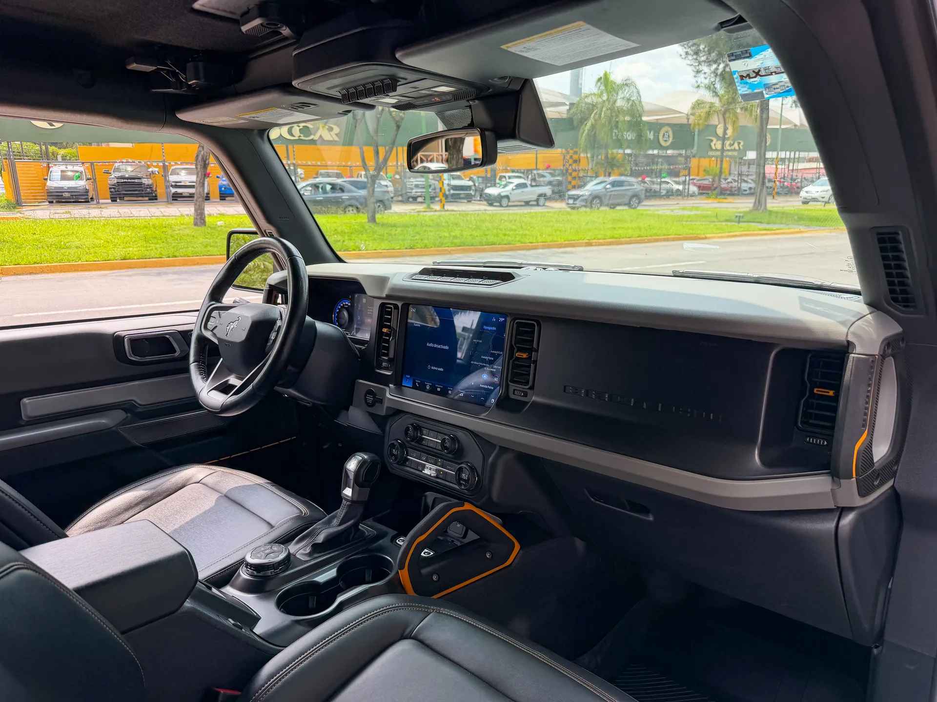 Car image 11