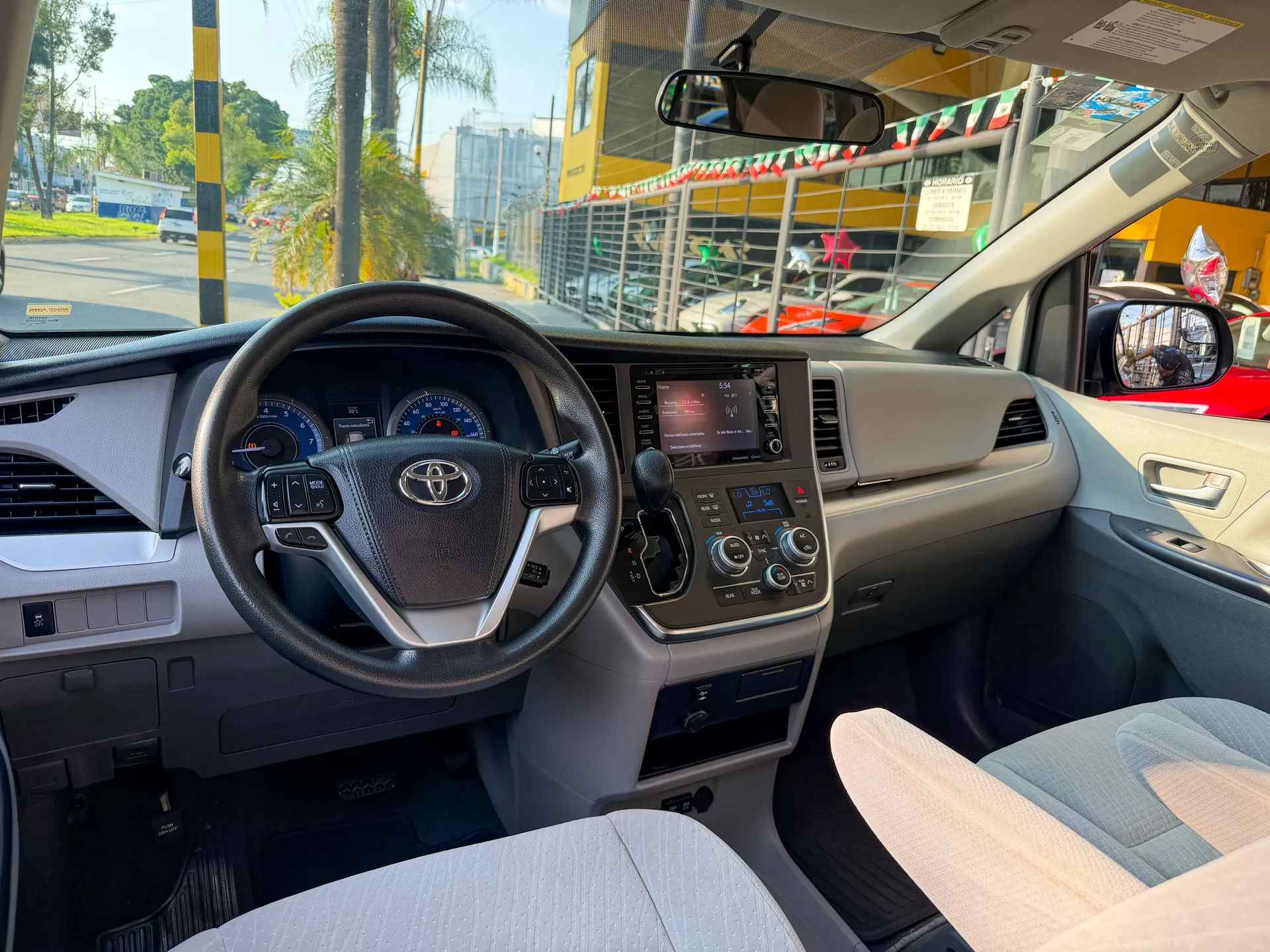 Car image 8