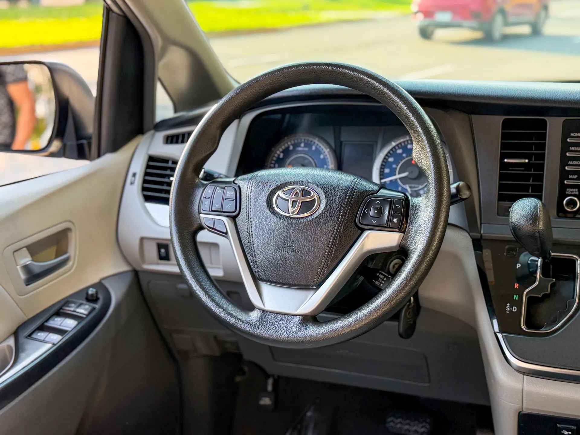 Car image 11