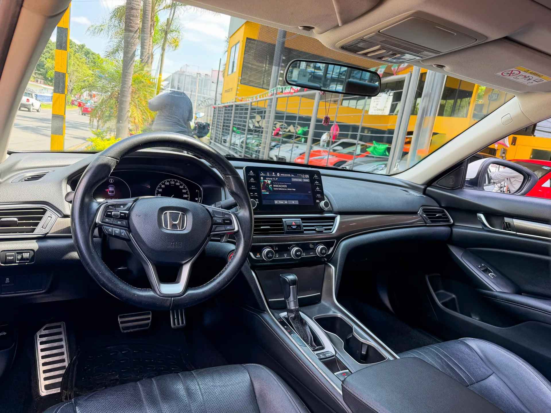Car image 9