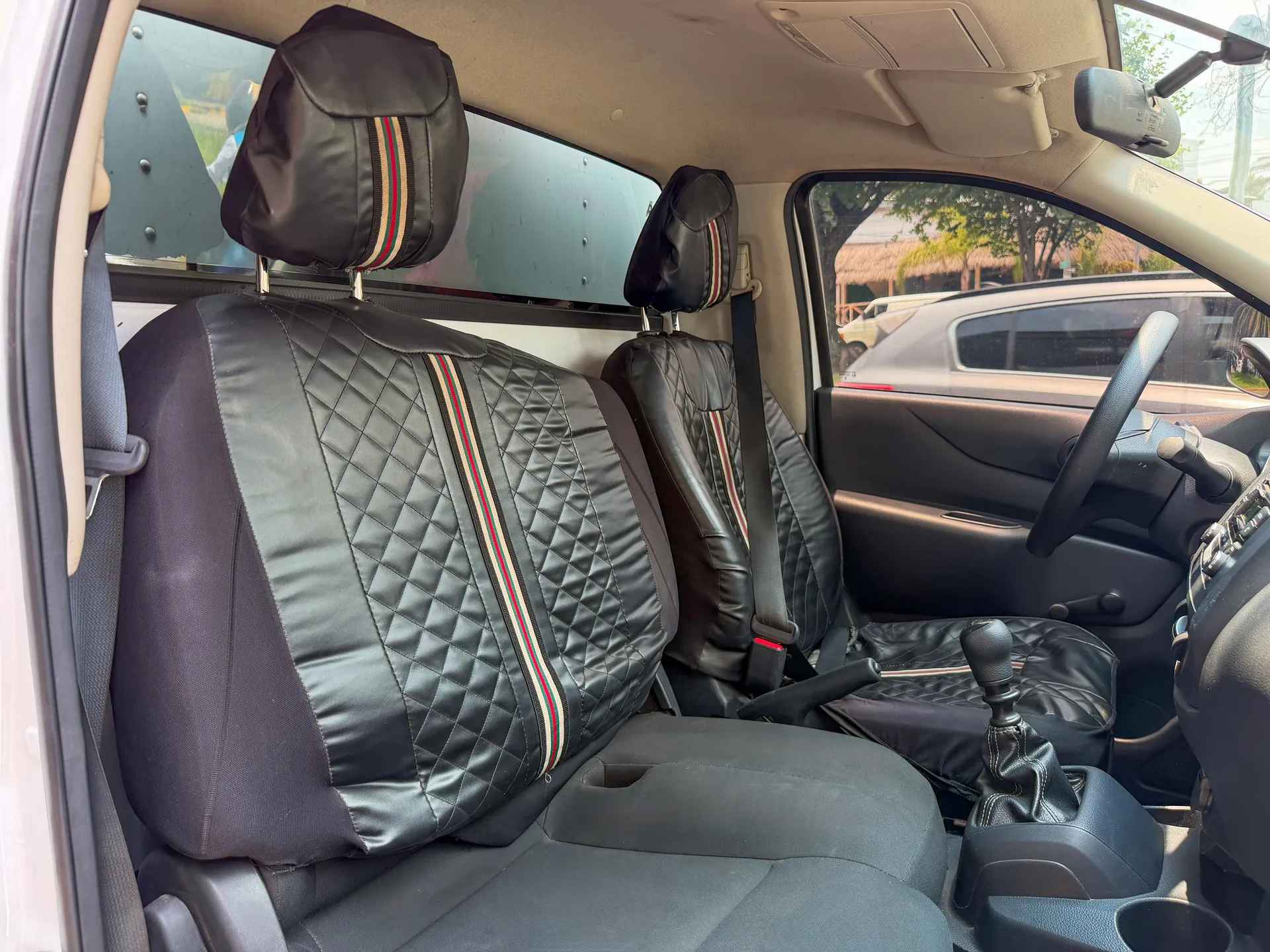 Car image 12
