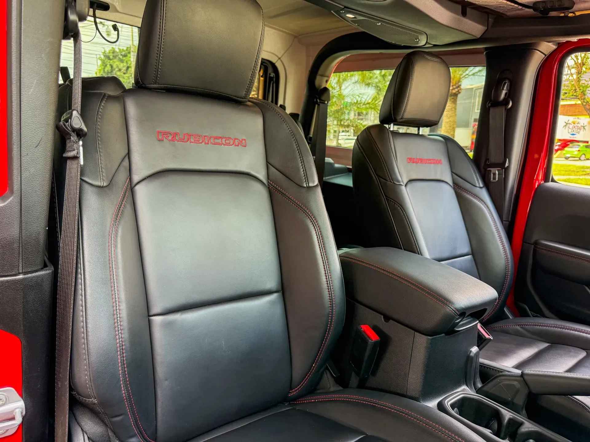 Car image 14