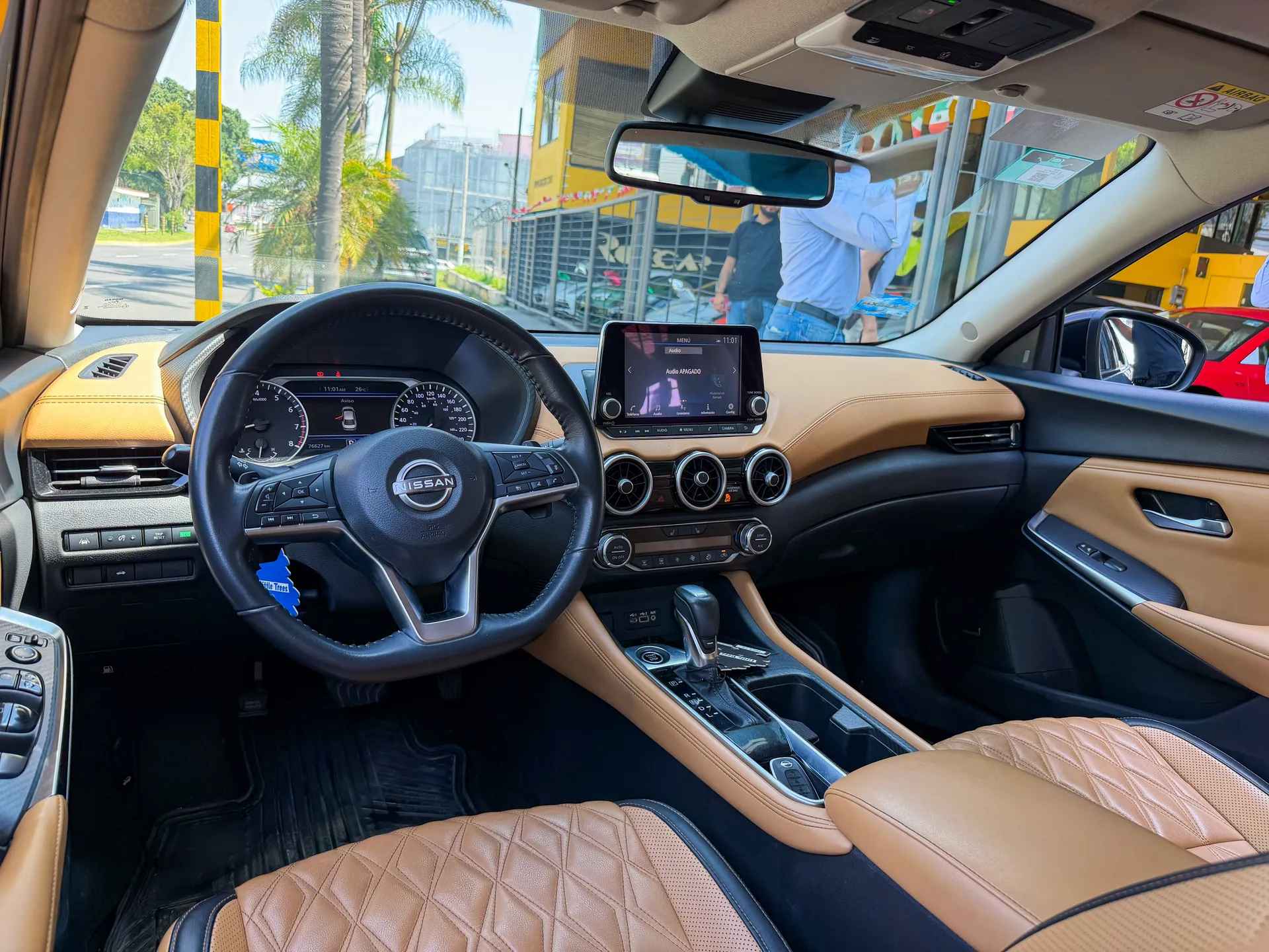 Car image 9
