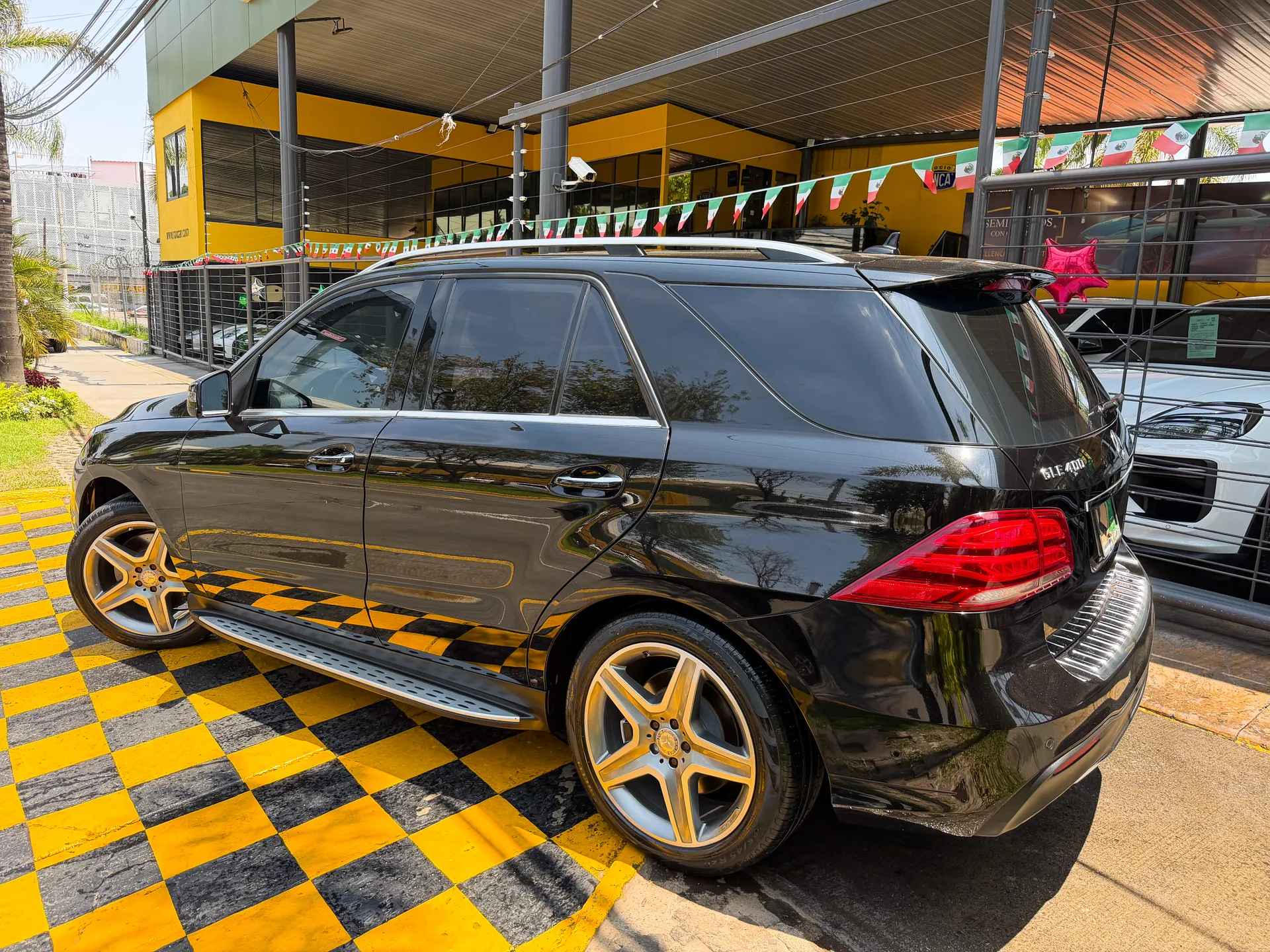 Car image 8