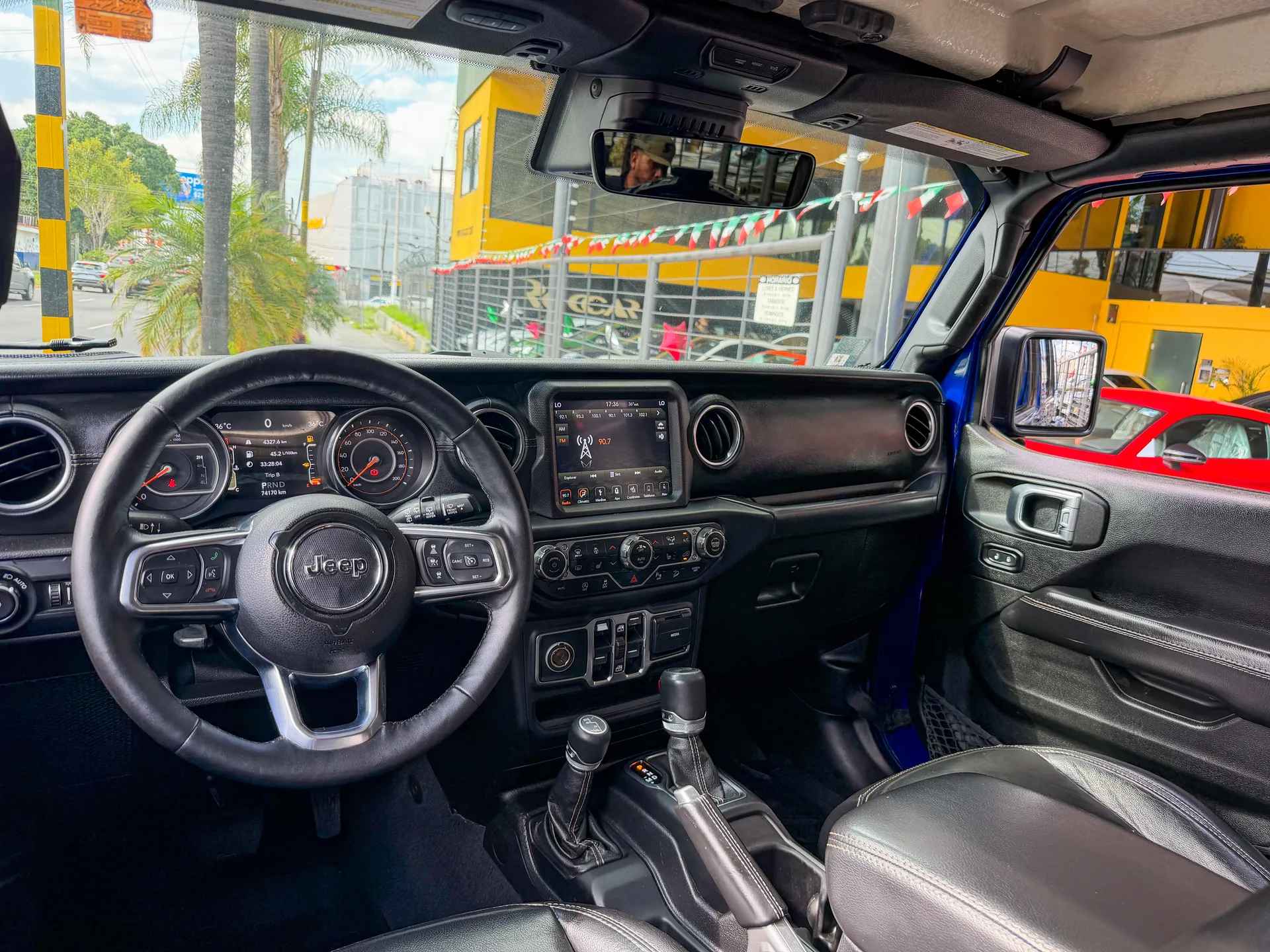 Car image 11