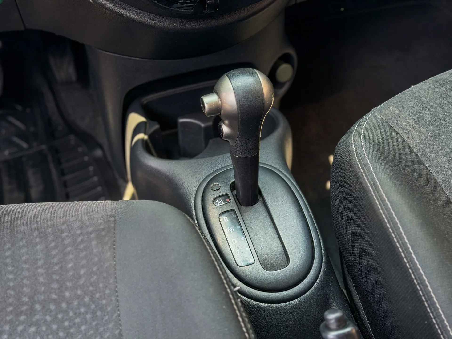 Car image 10