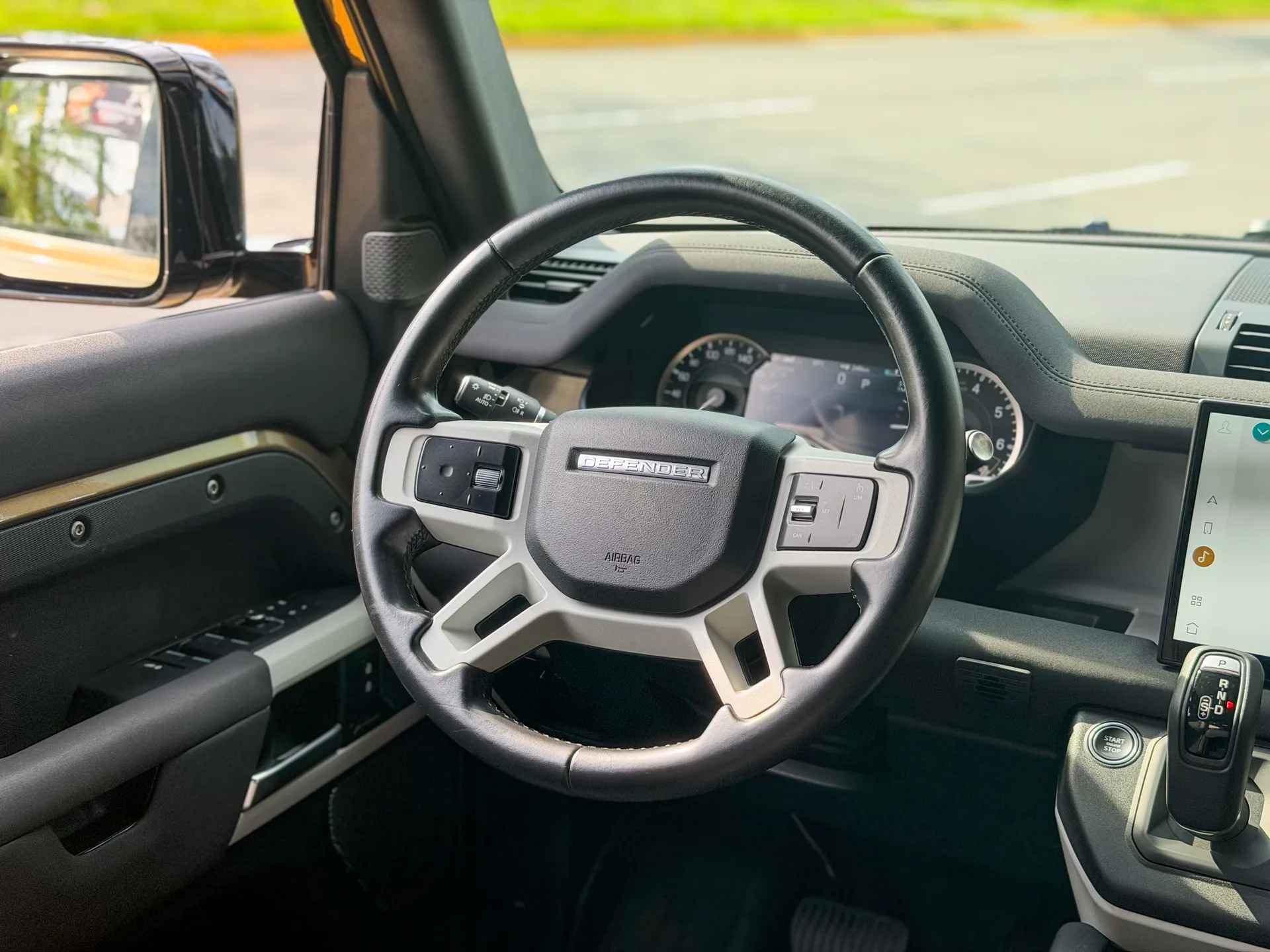 Car image 12