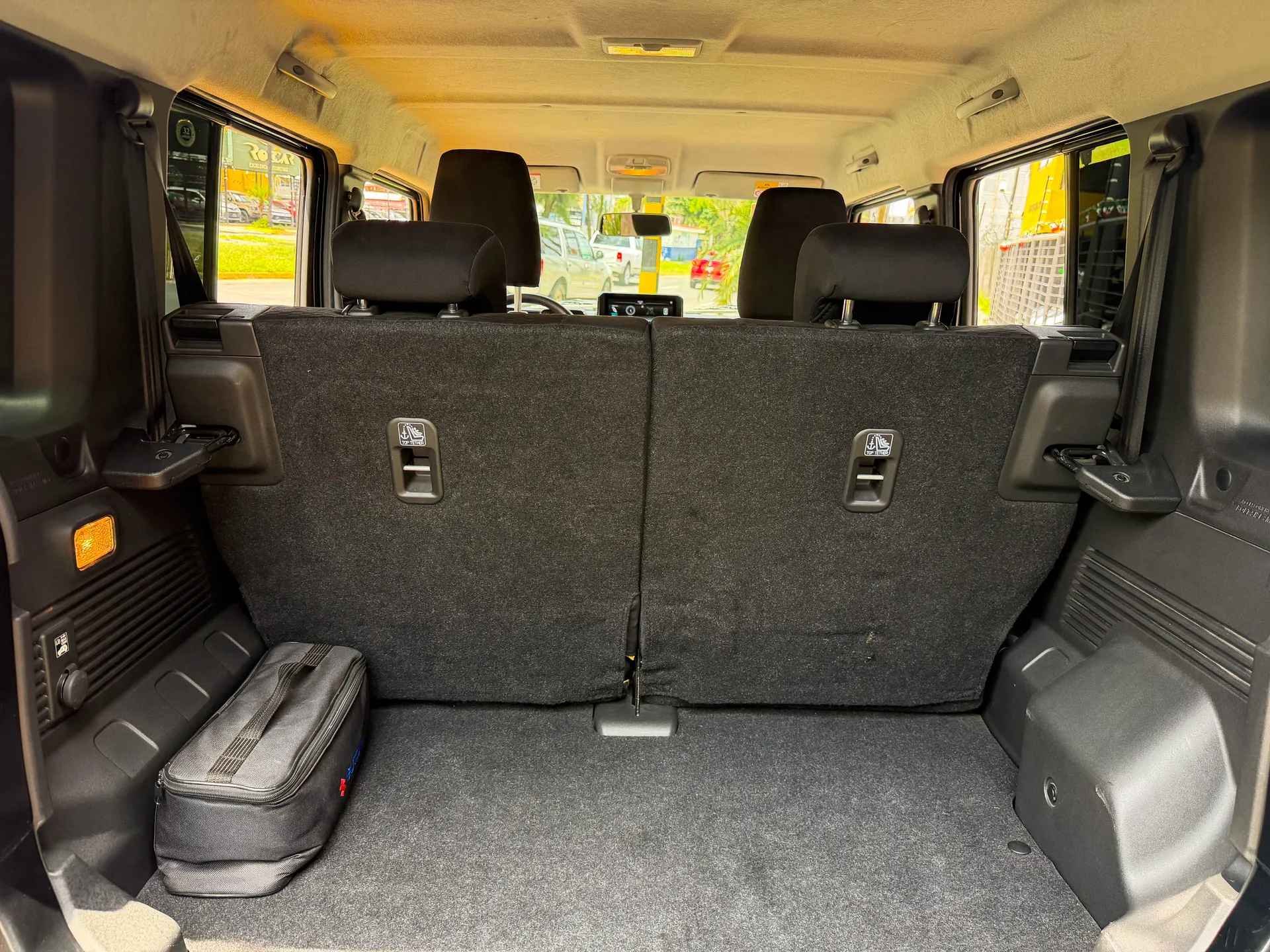 Car image 18