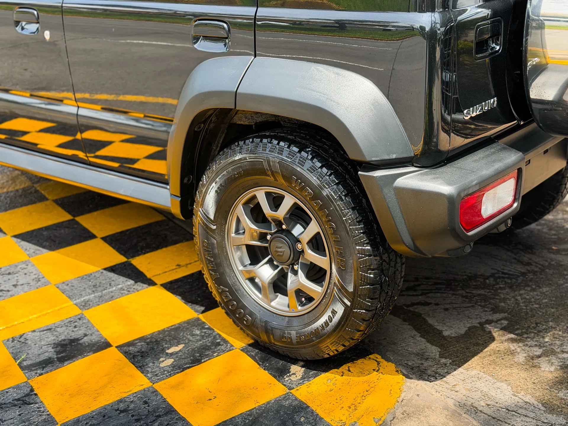 Car image 7