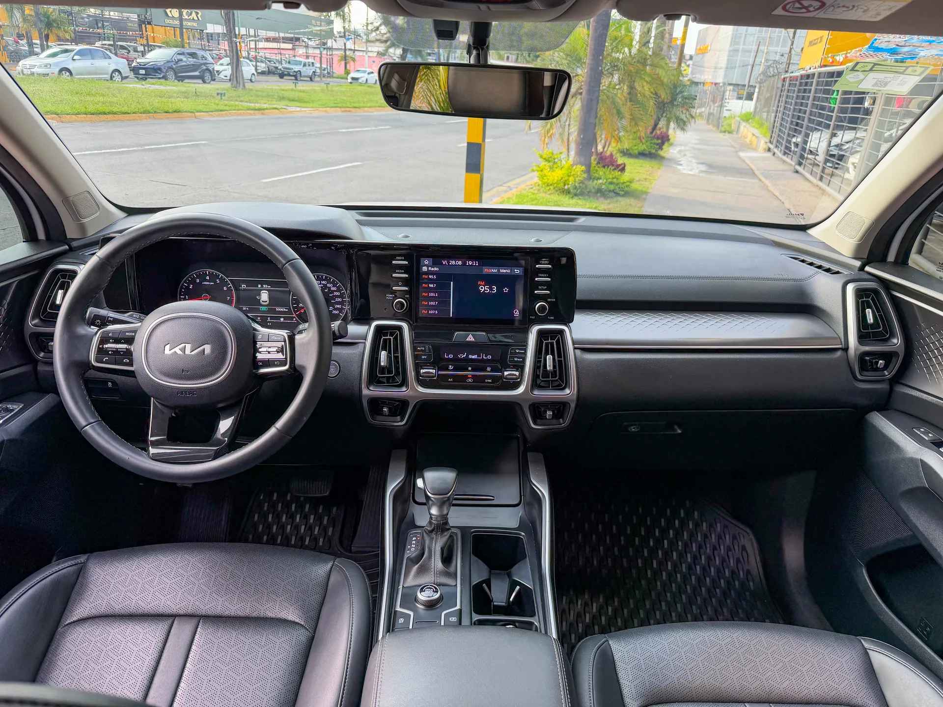 Car image 10