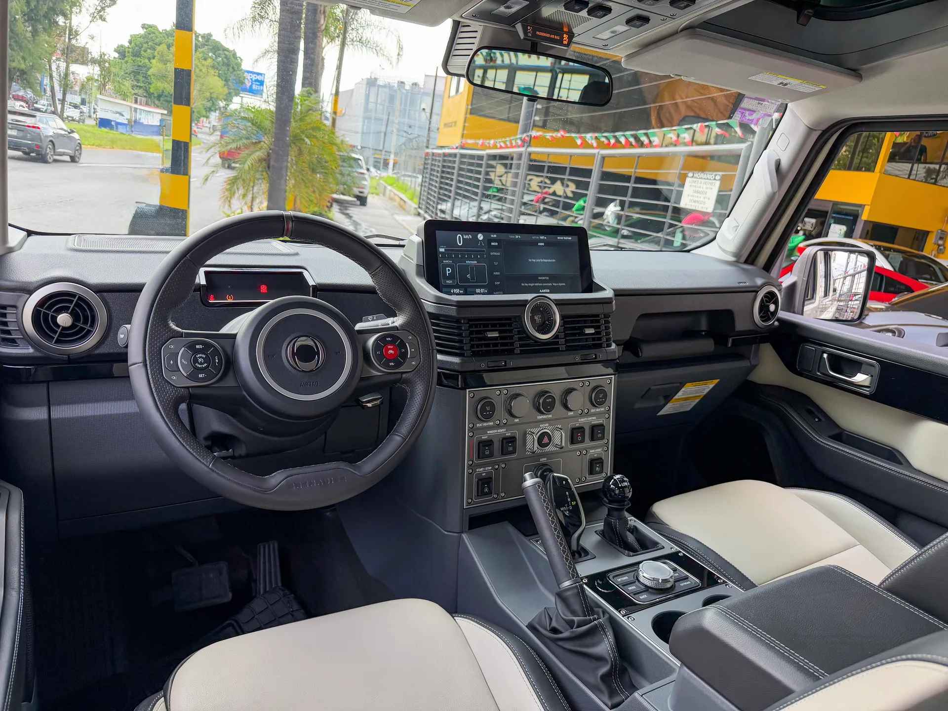 Car image 10